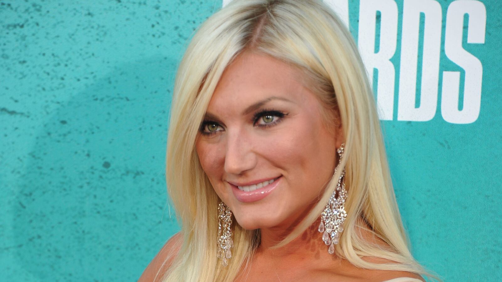 1600x900 Brooke Hogan Gets Engaged