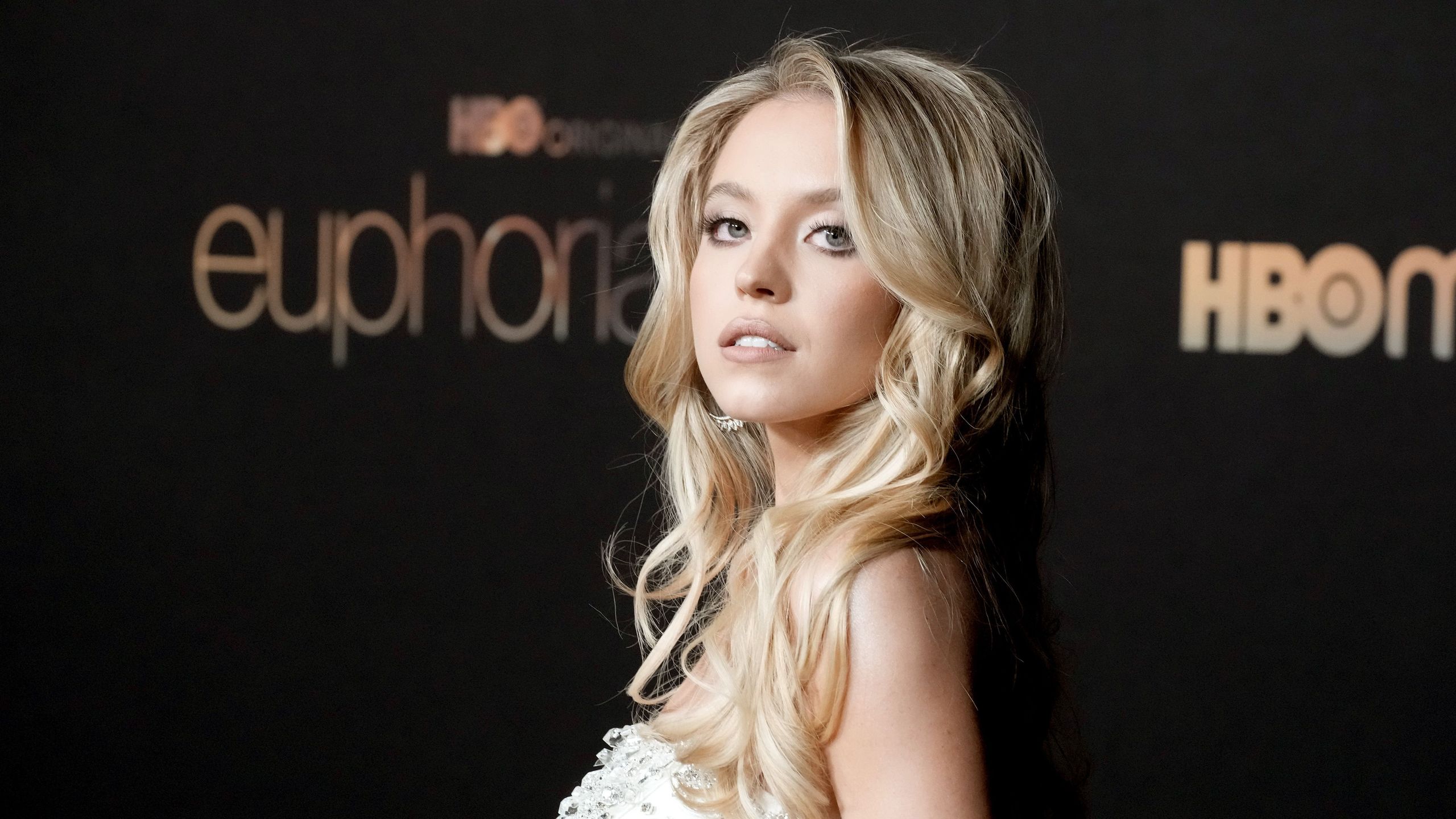 2560x1440 Sydney Sweeney Looks Like a Different Person With Her Latest Hair Transformation