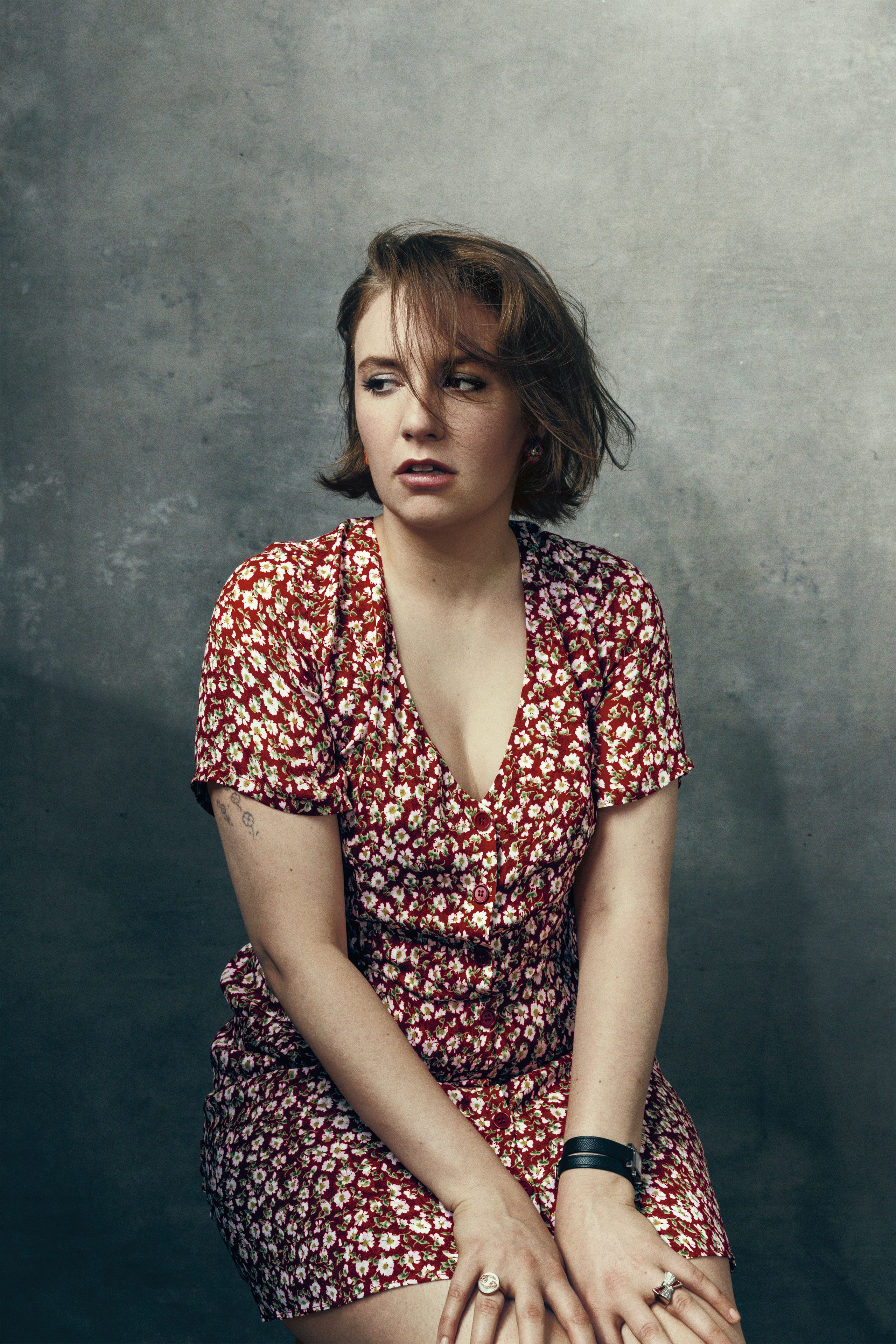2560x3840 Lena Dunham Explores Alone Time After A Break Up
