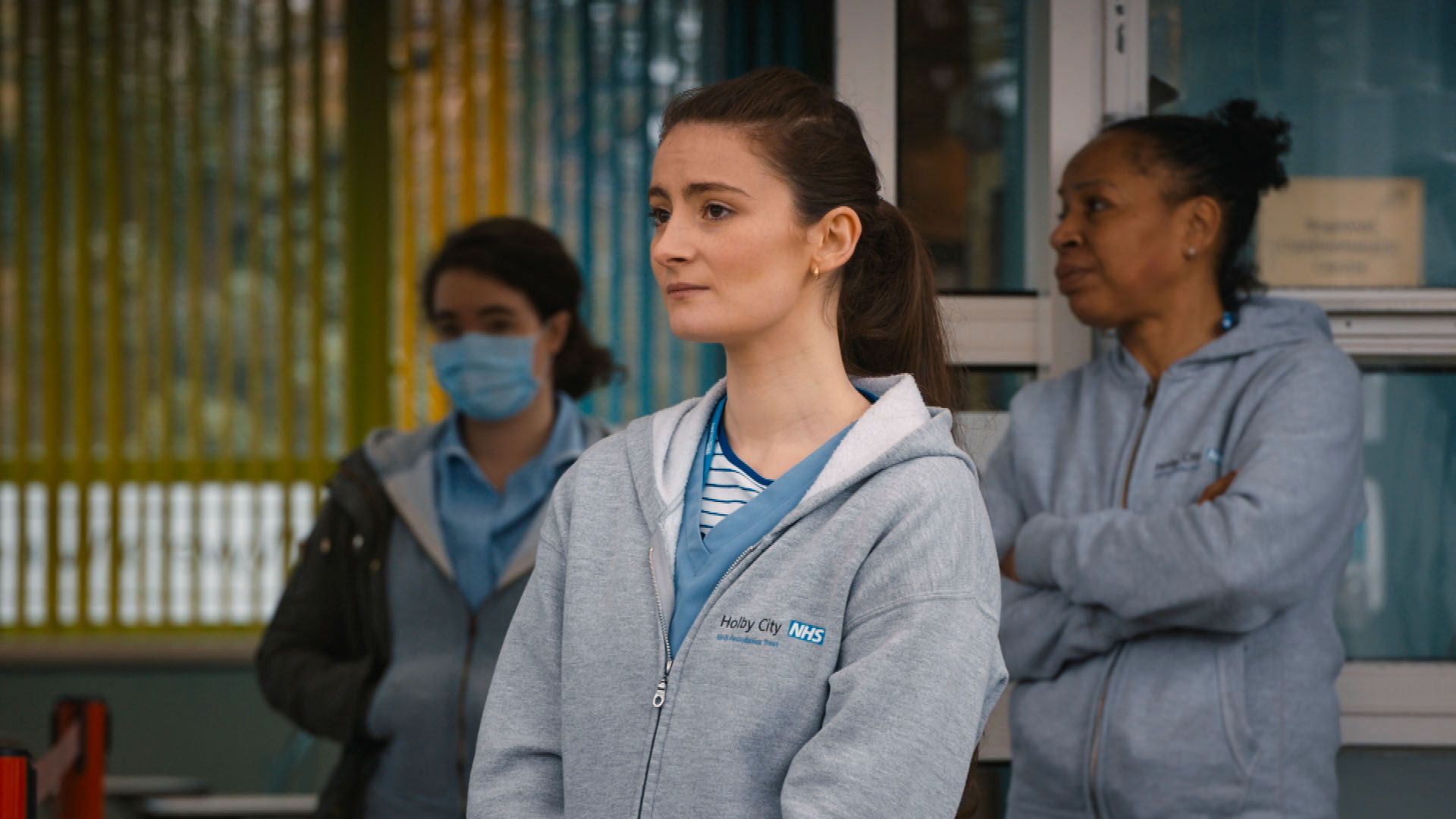 1920x1080 Holby City: Three nurses and a bush