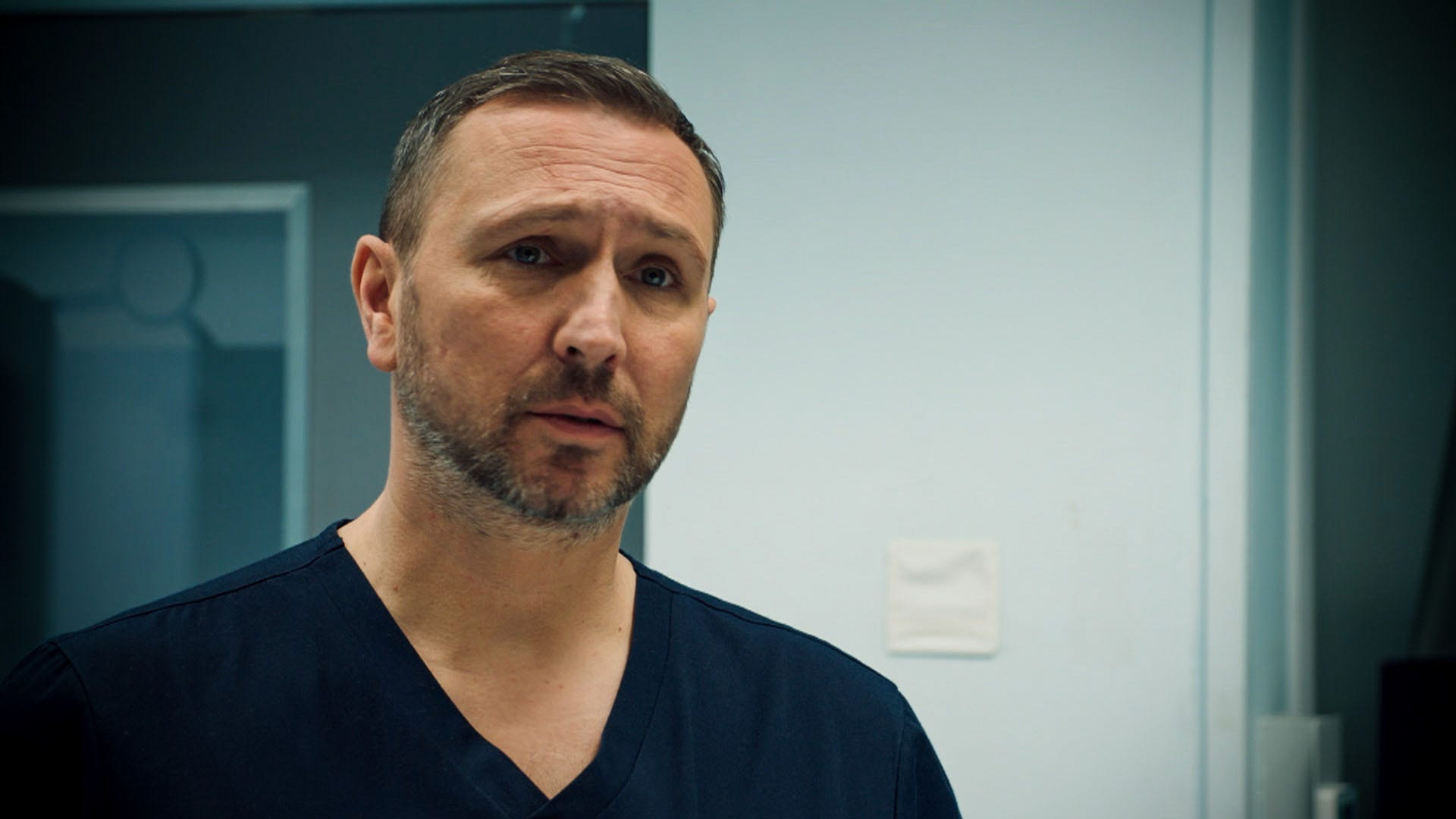 1920x1080 Holby City cast share embarrassing stories!