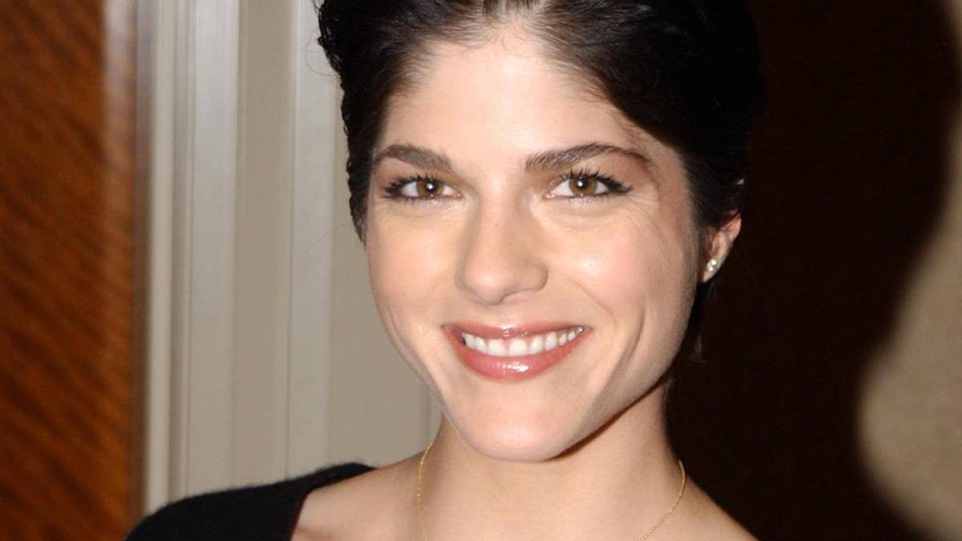1920x1080 Selma Blair reveals hair transformation in stunning poolside snap