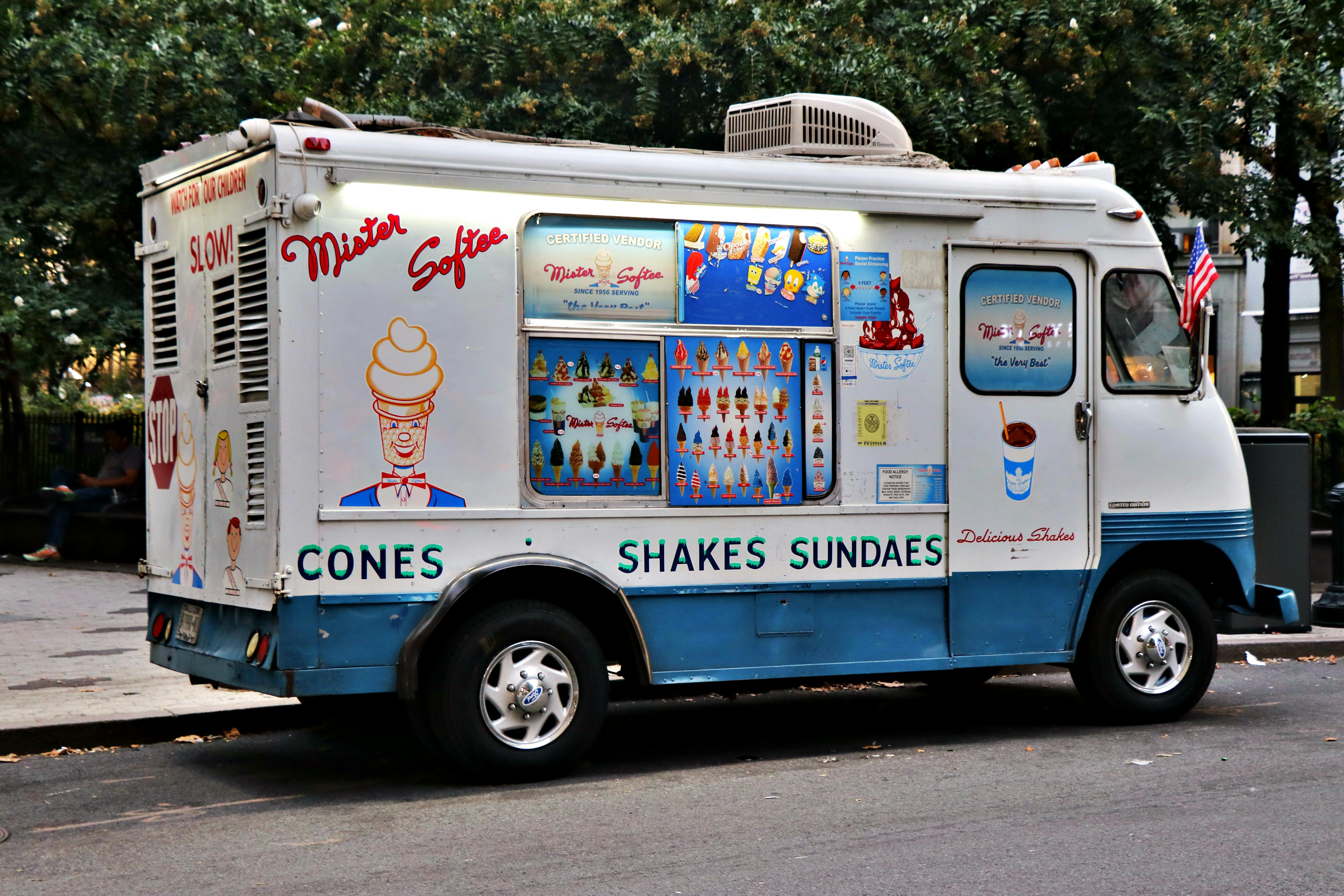 6000x4000 Classic Mister Softee Ice Cream Truck in New York City · Free