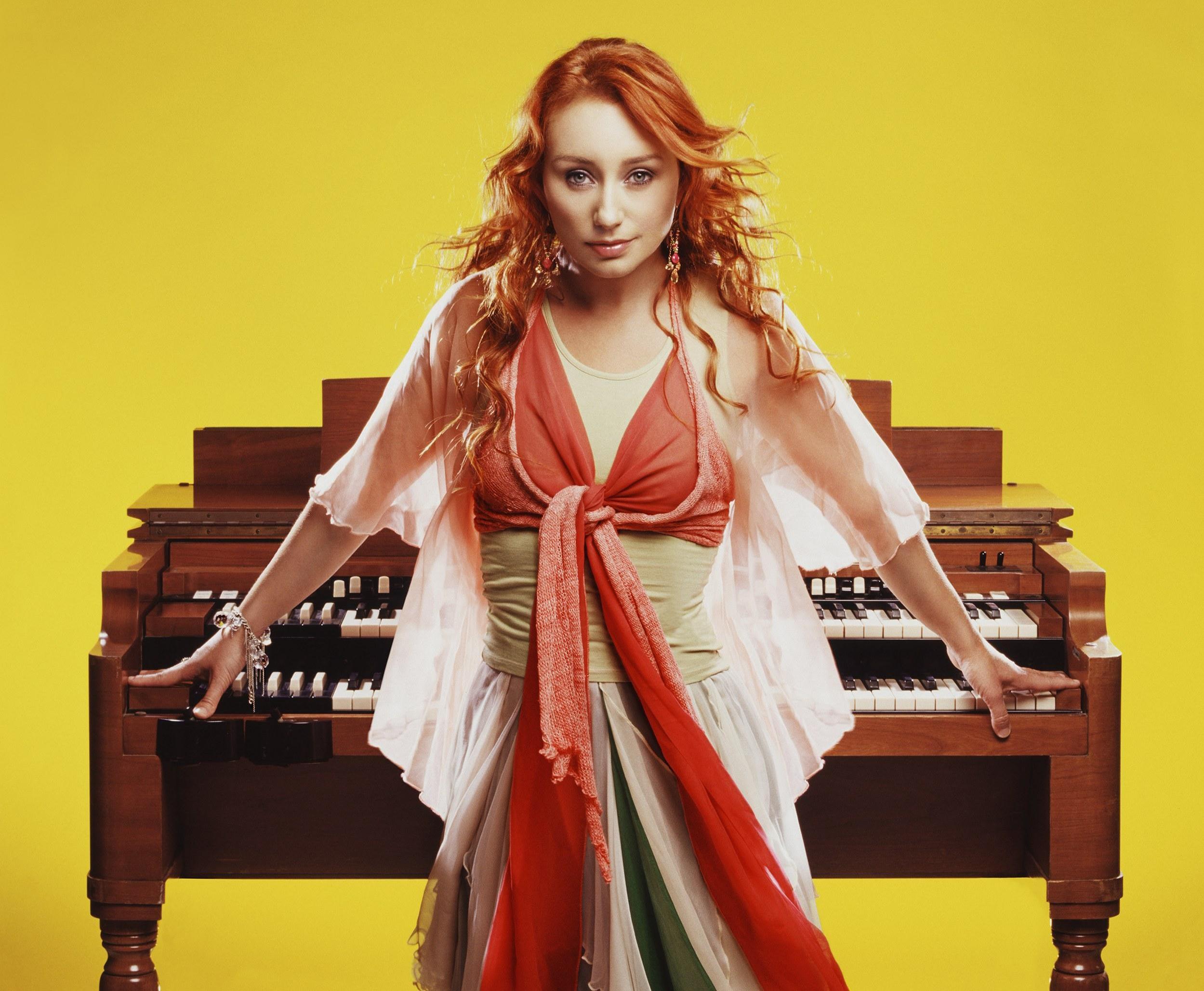 2499x2056 Download Music Tori Amos HD Wallpaperx2056