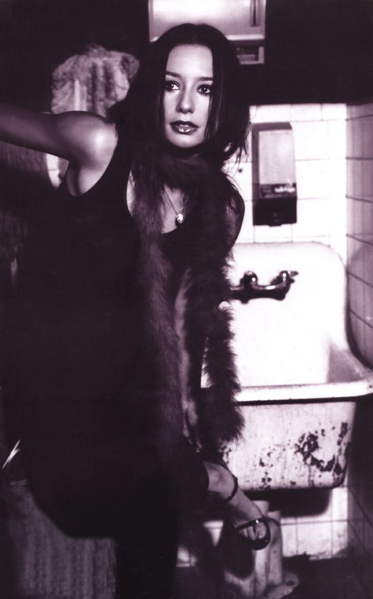 736x1180 Tori Amos