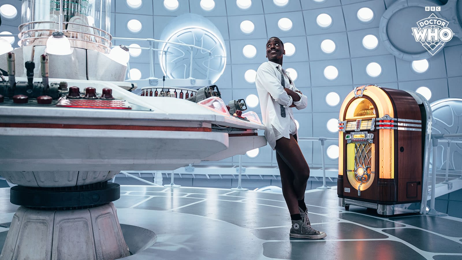 1600x900 Doctor Who: New Ncuti Gatwa TARDIS Image; The Giggle BTS Video