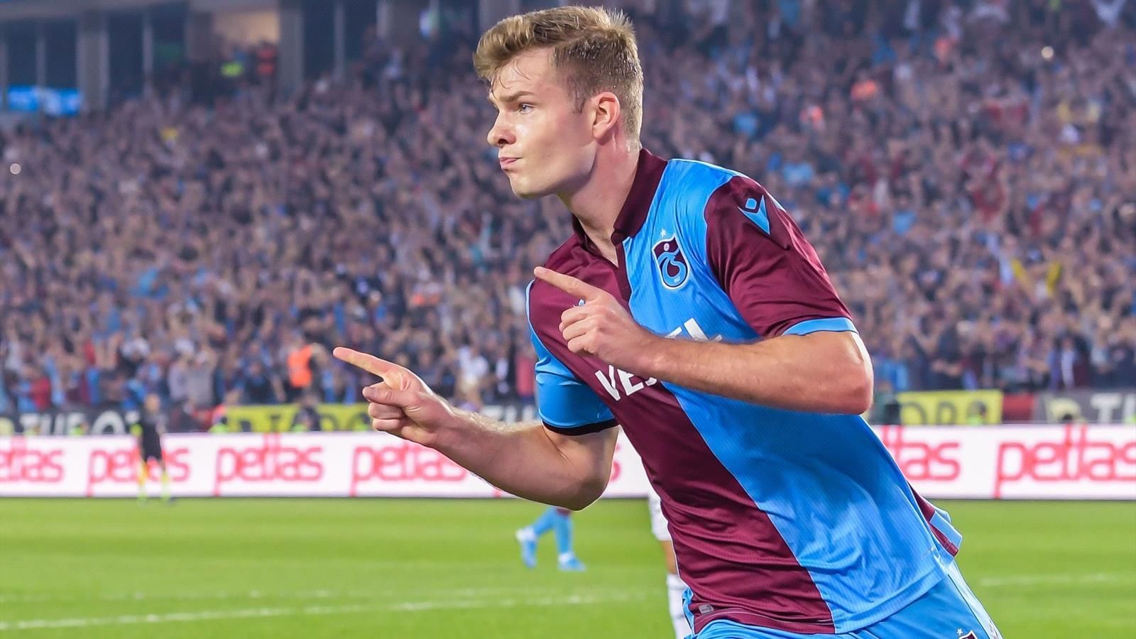 1600x900 Alexander Sørloth Wallpaper