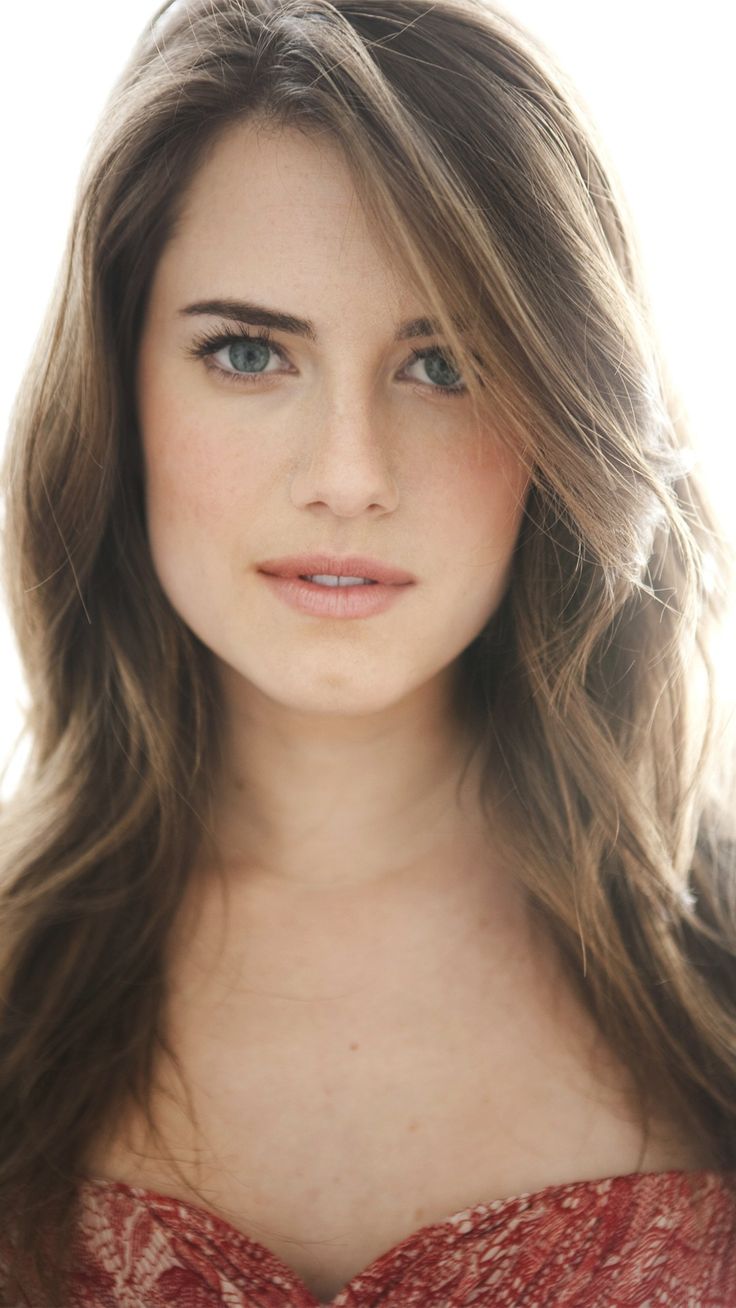 736x1308 Allison Williams