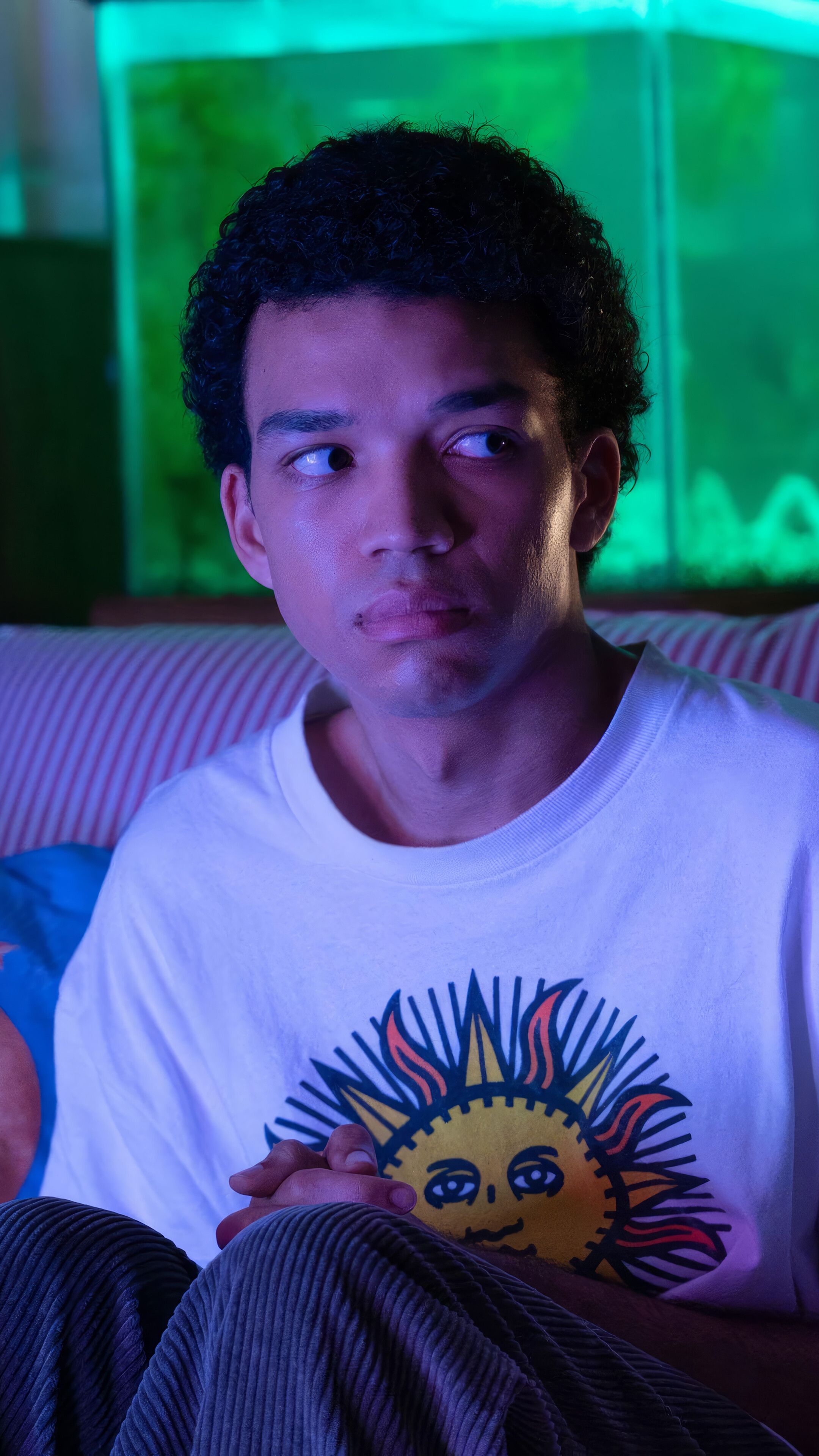 2160x3840 I Saw the TV Glow Horror Movie Justice Smith Brigette Lundy 4K Wallpaper iPhone HD Phone a