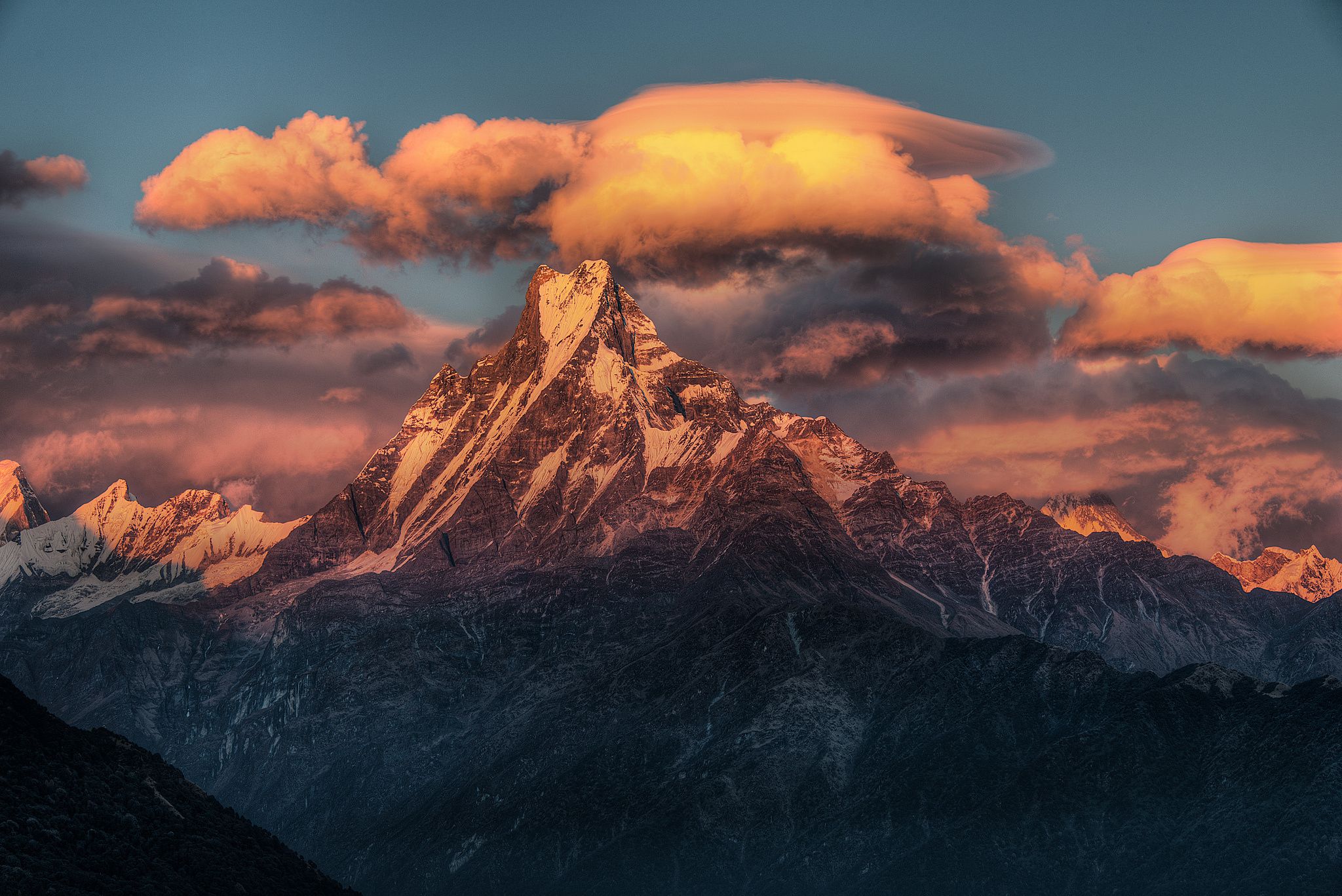 2048x1367 Majestic Mountain Bliss HD Wallpaperx1367