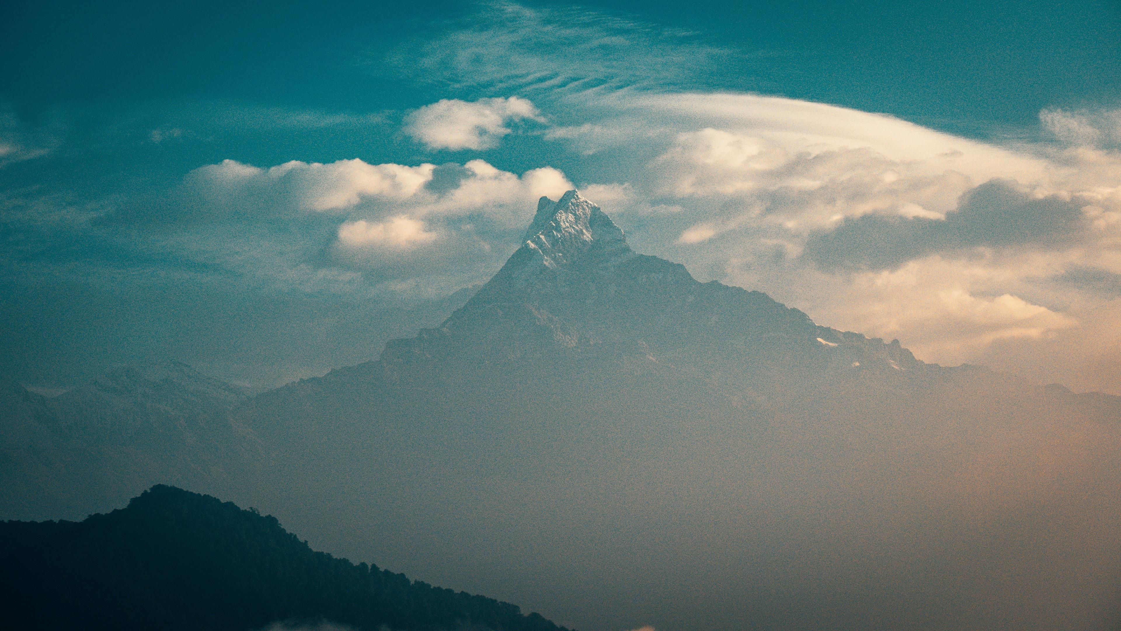 3840x2160 Machapuchare Snowcapped Peak [3840x2160]