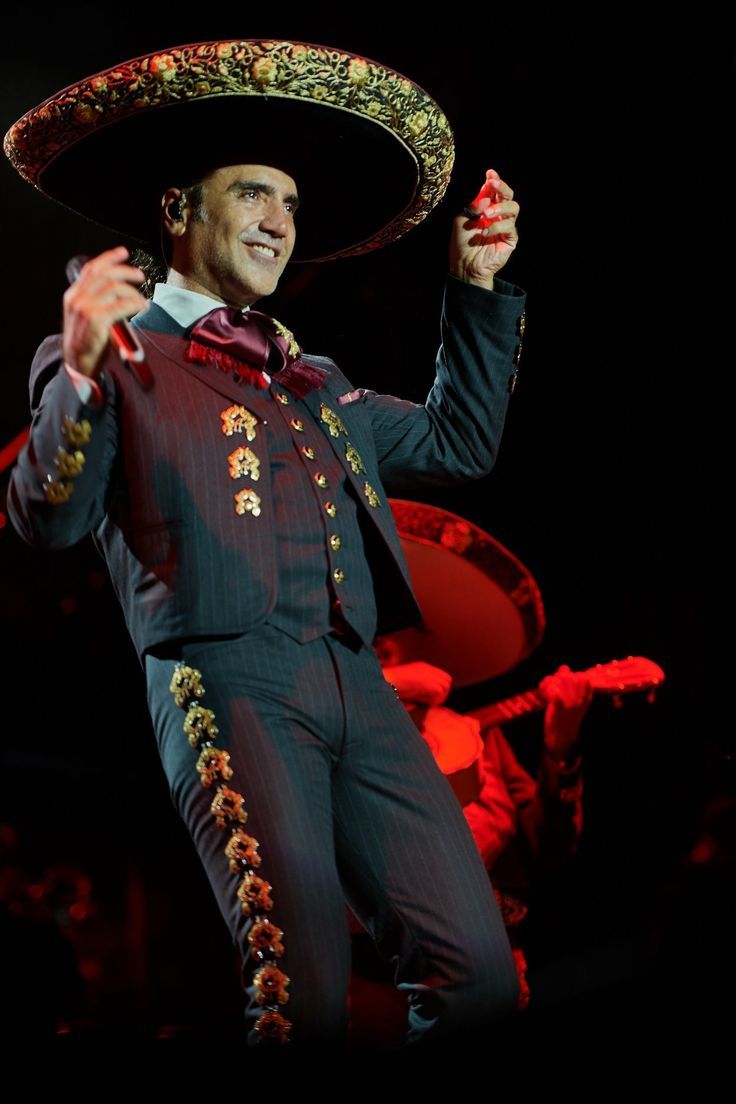 736x1104 Alejandro Fernández. Alejandro fernandez, Traje charro de gala, Alejandro