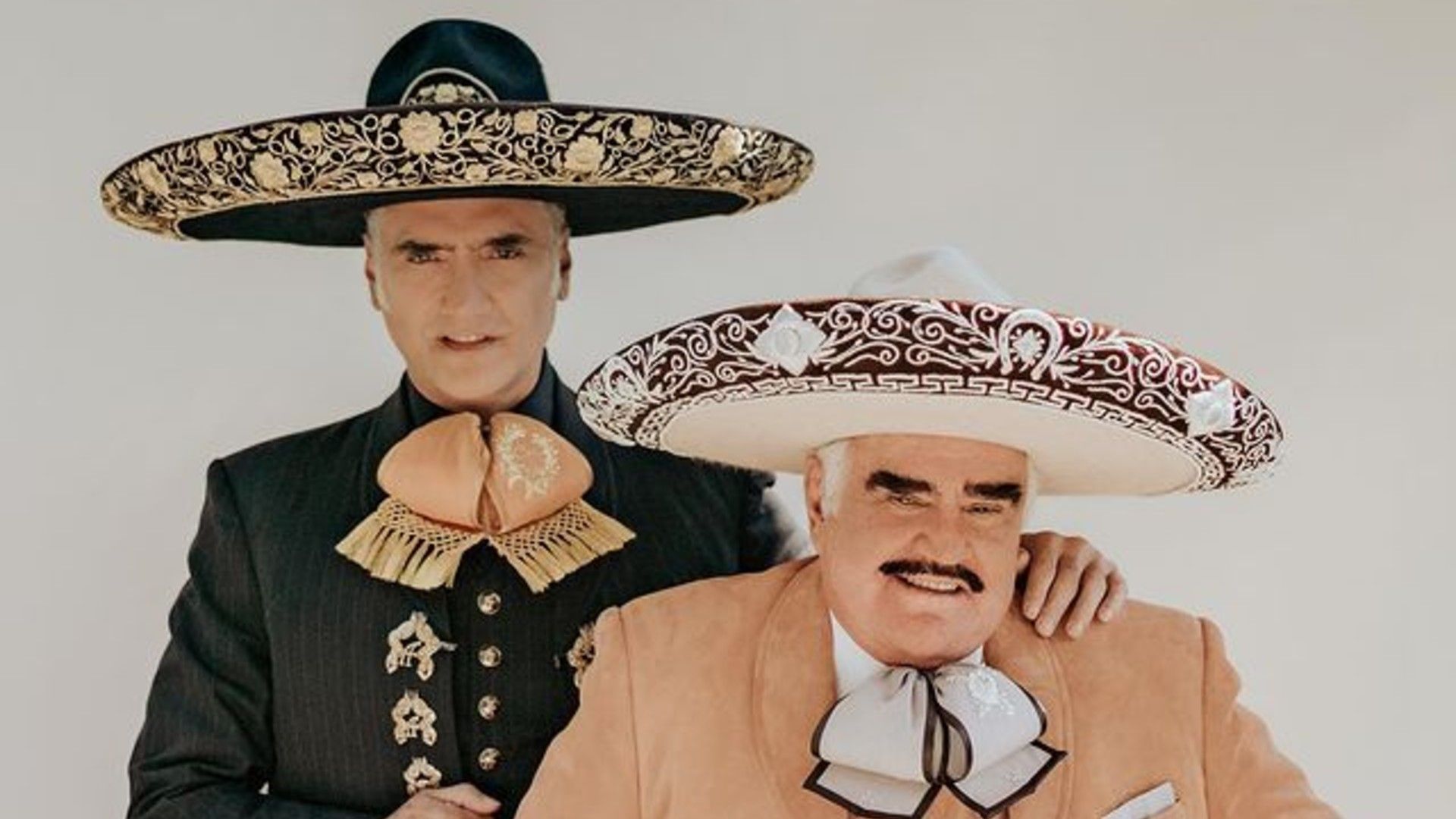 1920x1080 Alejandro Fernández reza por la recuperación de Vicente Fernández
