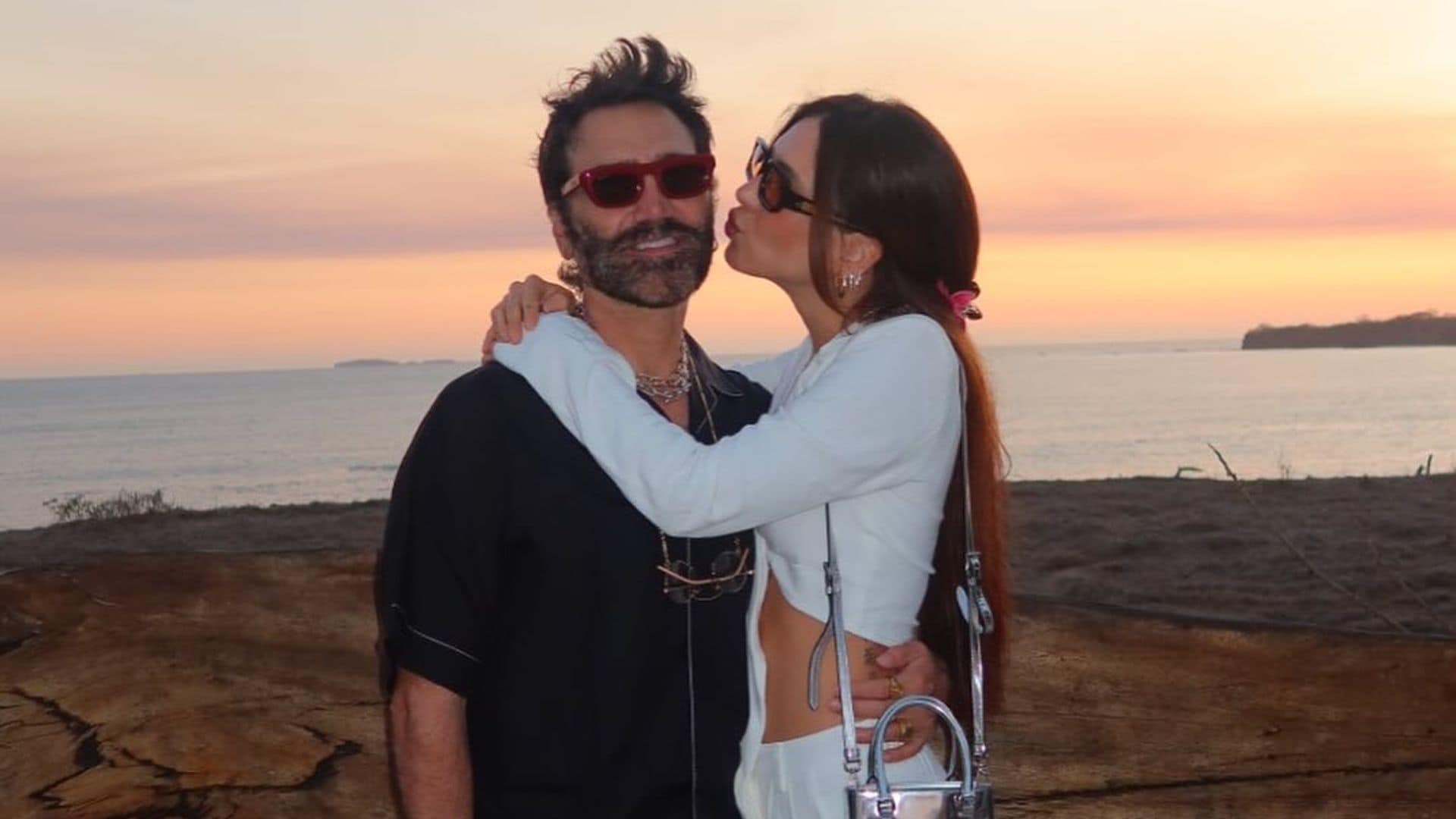 1920x1080 Alejandro Fernández revela las fotos del festejo de cumpleaños de su novia, Karla Laveaga. ¡HOLA!