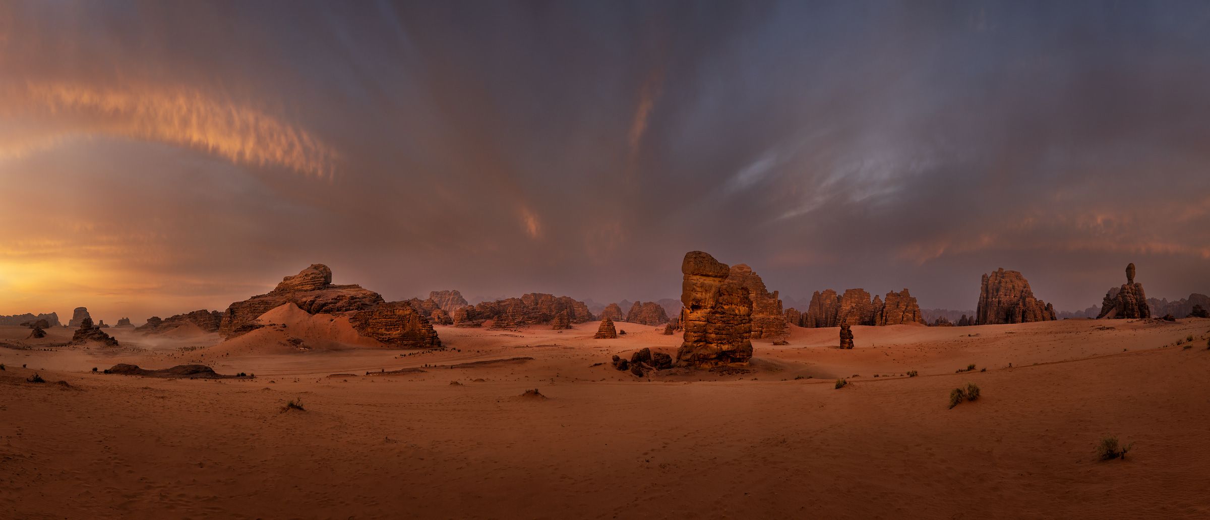 2400x1031 Arabian desert photo