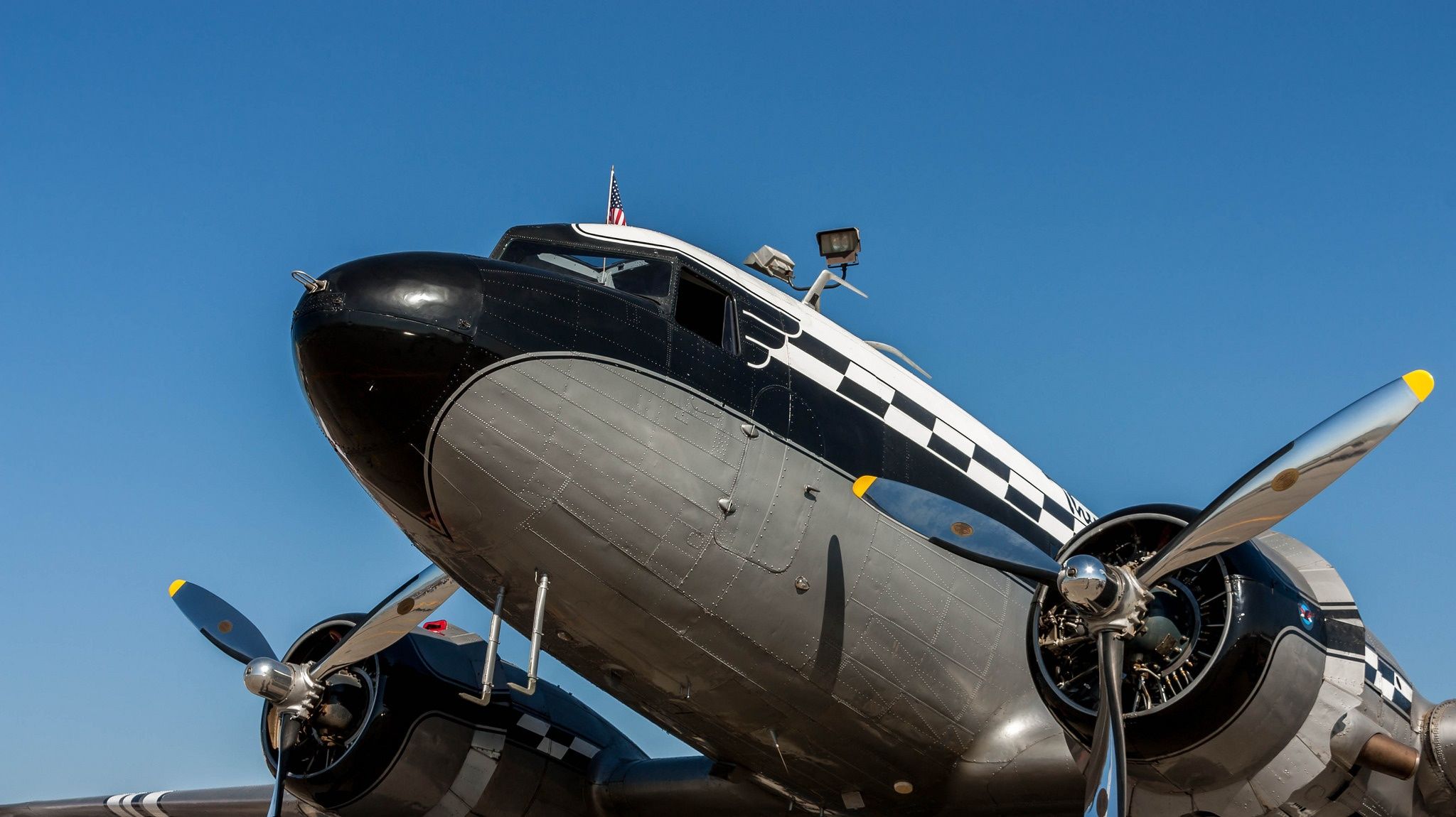 2048x1150 Free the plane, Douglas 2K wallpaper for desktop and phone