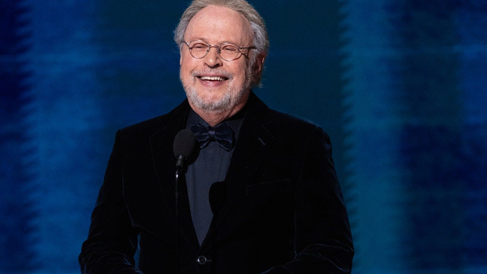 1600x900 Billy Crystal Announces Play About the Loss of His Home in L.A. Fires