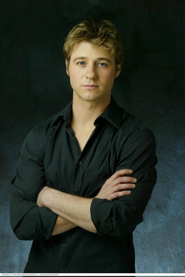 735x1100 Lovely Ben Mckenzie Wallpaper