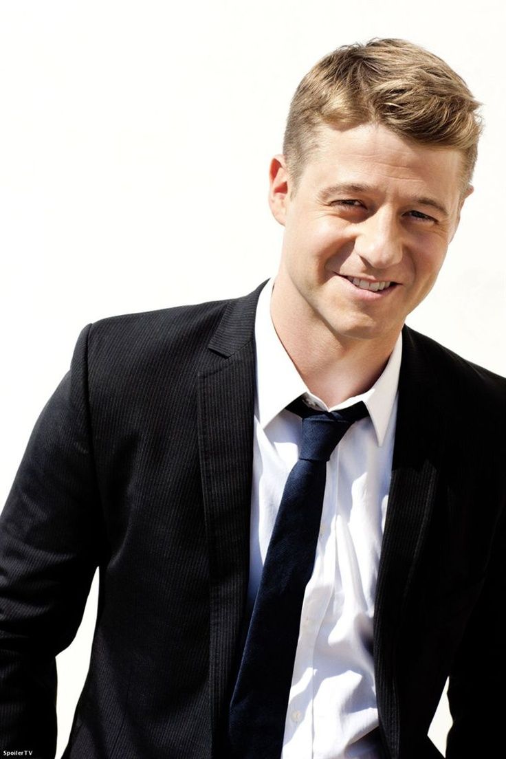 736x1104 Ben McKenzie Wallpaper
