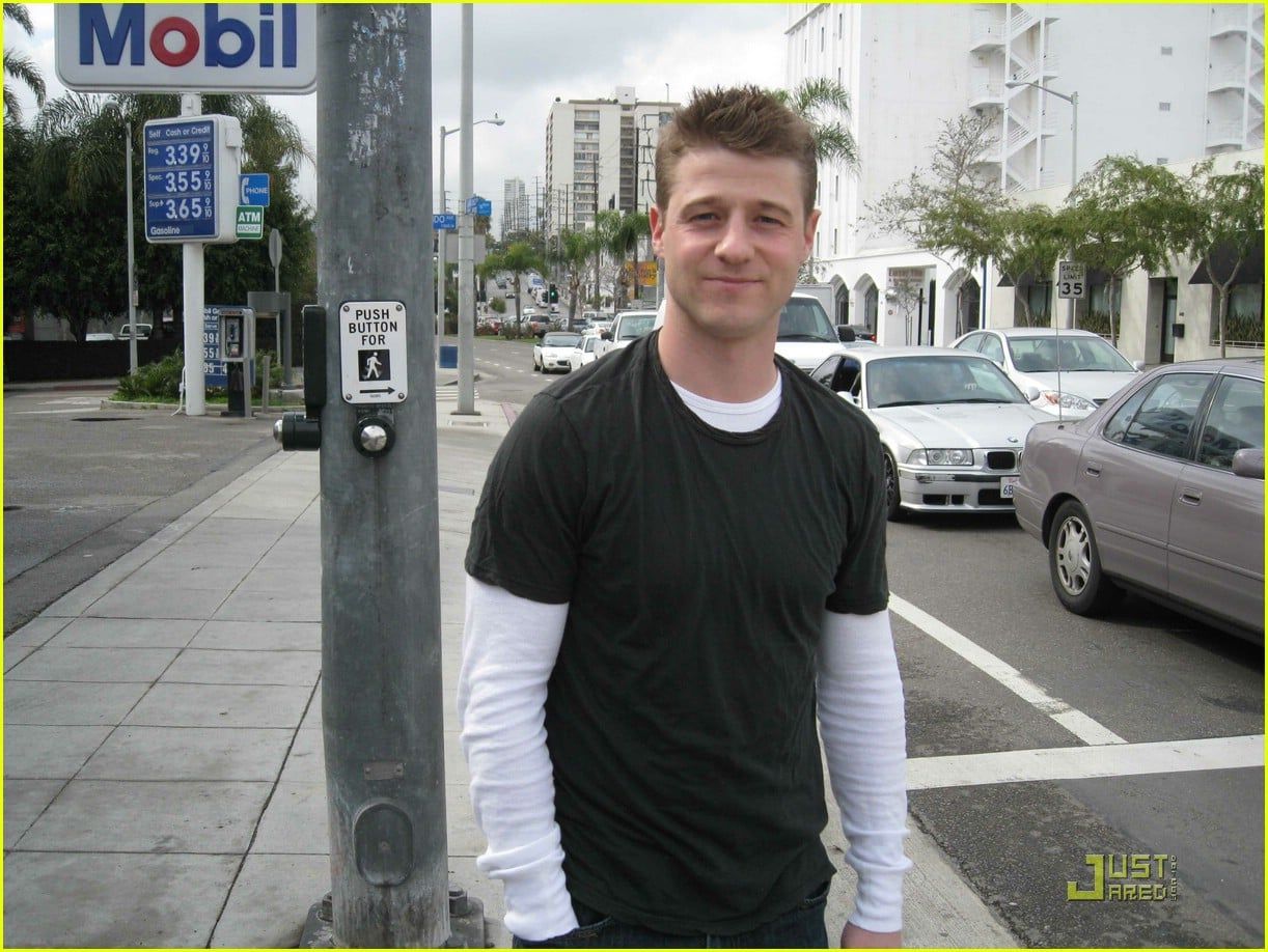 1222x918 Benjamin McKenzie is Team Obama: Photo 949111. Benjamin McKenzie Photo. Just Jared: Entertainment News