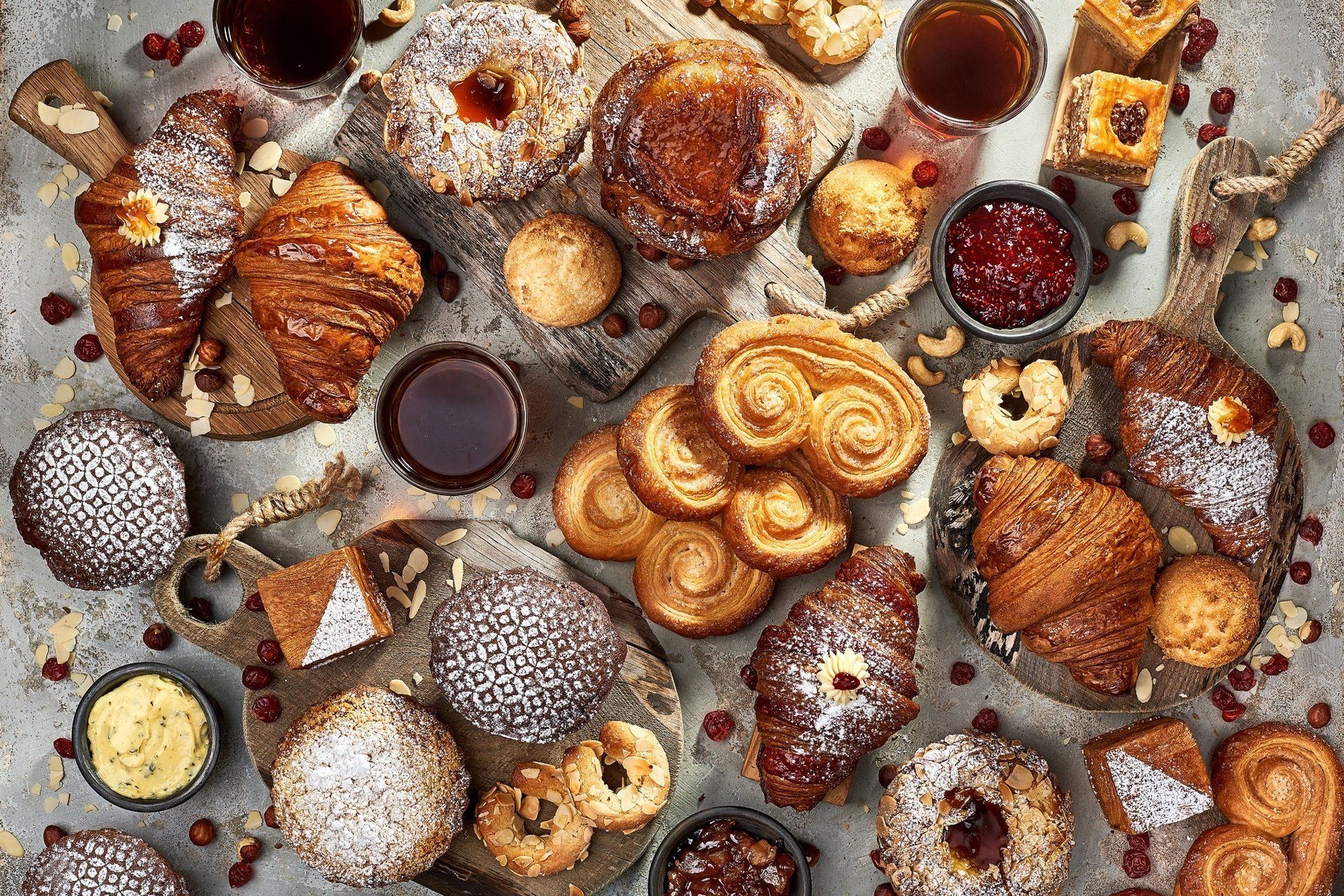 1920x1281 Decadent Viennoiserie Feast: HD Croissants & Freshly Baked Delightsx1281