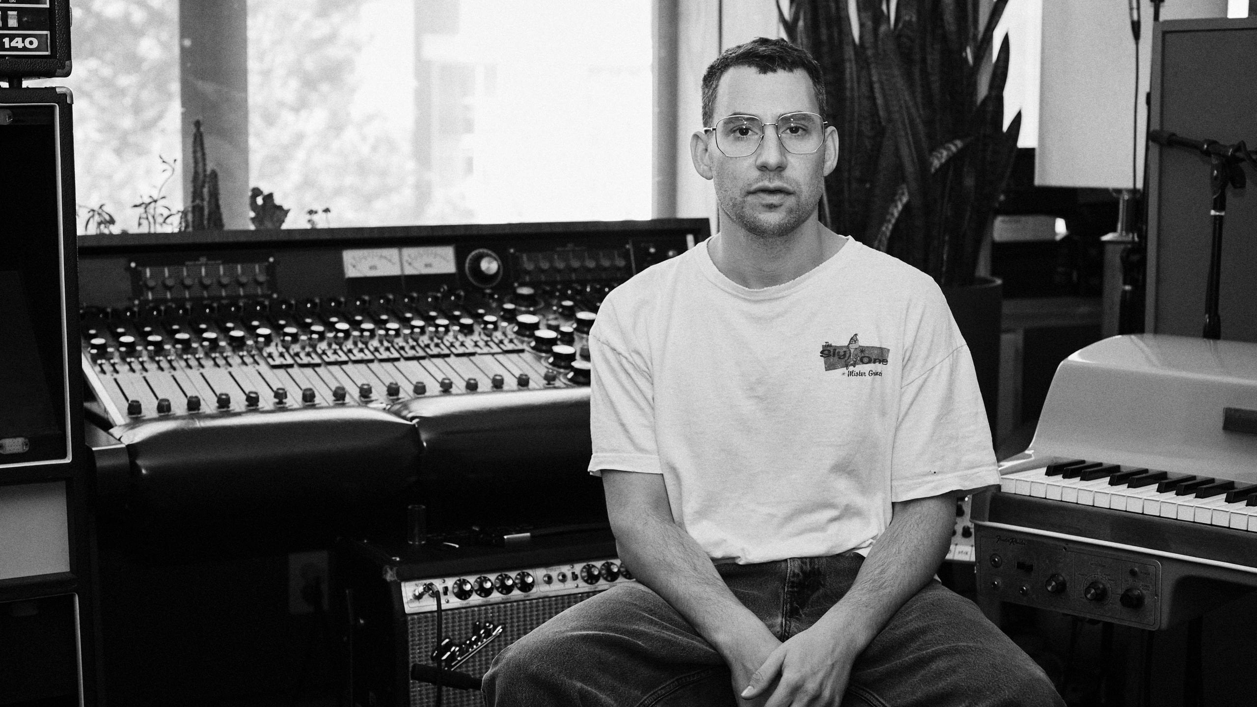 2560x1440 Jack Antonoff On Taylor Swift's Midnights: The Oberheim OB 8 Was The Star Of That Album