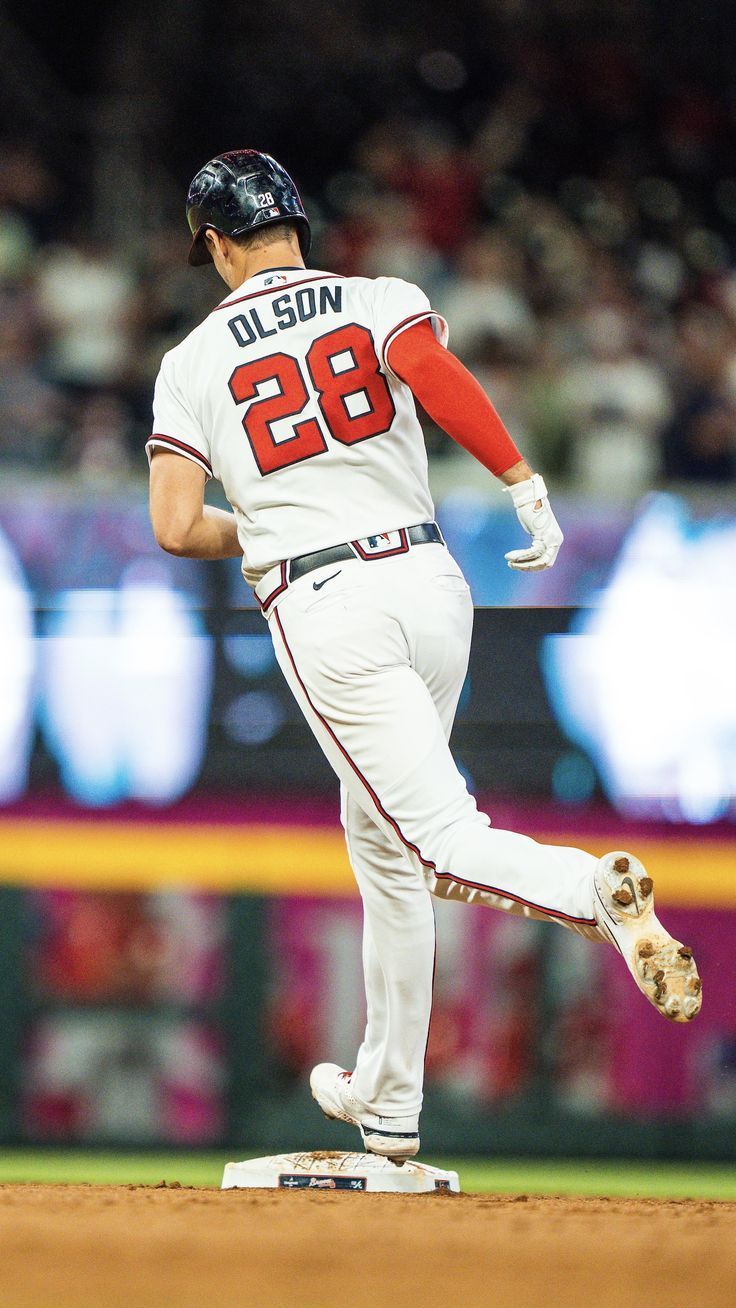 736x1308 Matt Olson Wallpaper