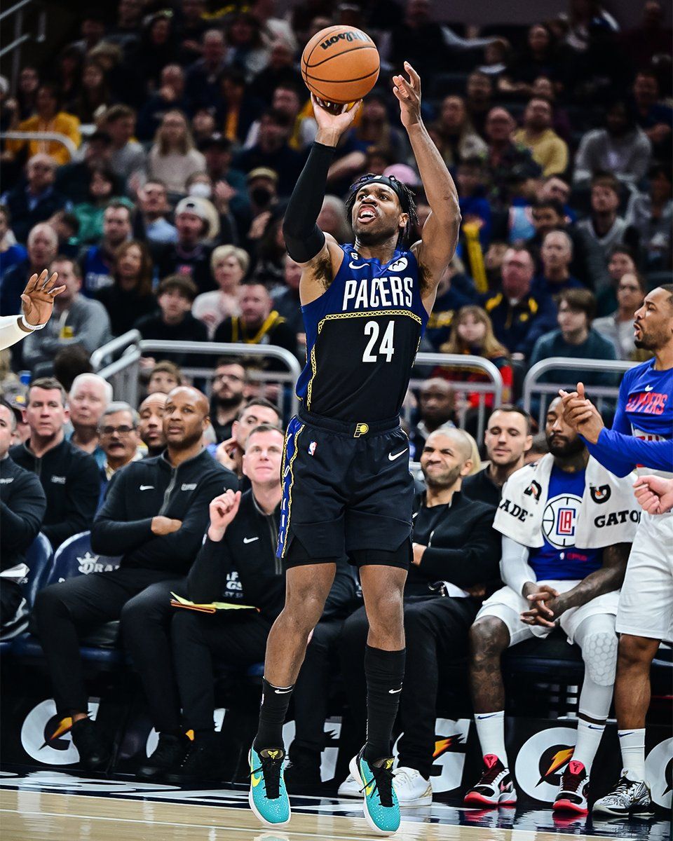 960x1200 third straight game with 3PM for Buddy Hield