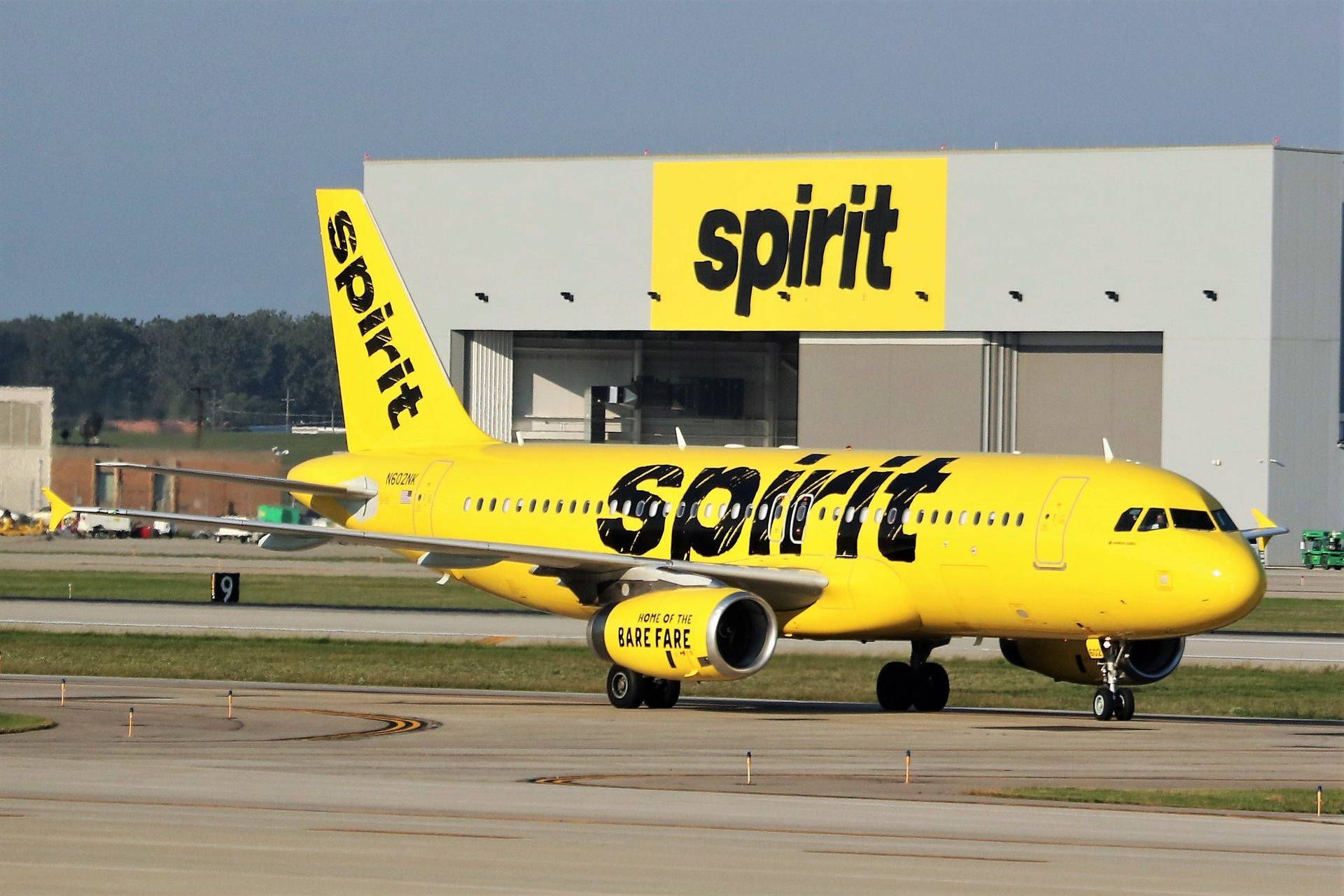 1920x1280 Download Spirit Airlines' Bright Yellow Airplane Preparing for Takeoff Wallpaper