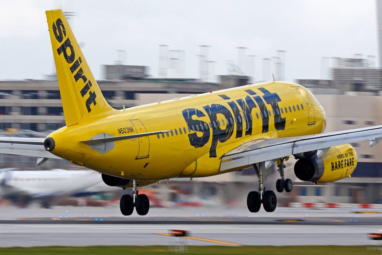1600x1067 Download Spirit Airlines High Speed Take Off Wallpaper