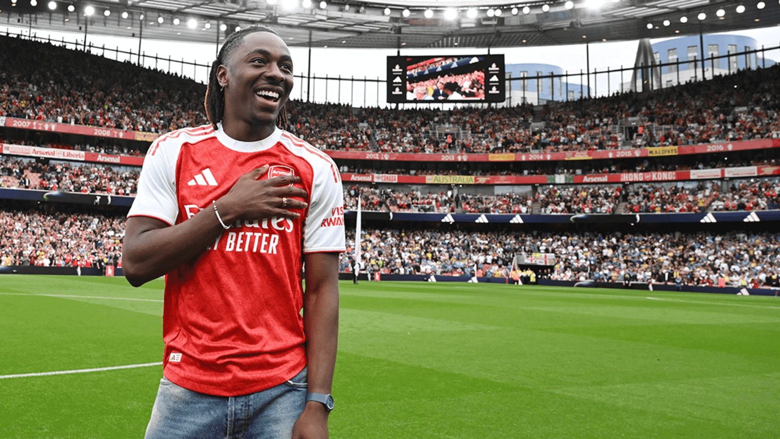 1600x900 Gallery: Eze unveiled at Emirates Stadium. Gallery
