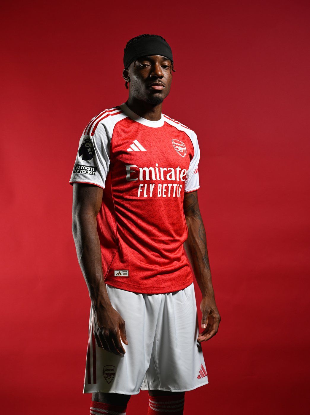 1045x1401 great photo as Madueke becomes a Gunner. Gallery