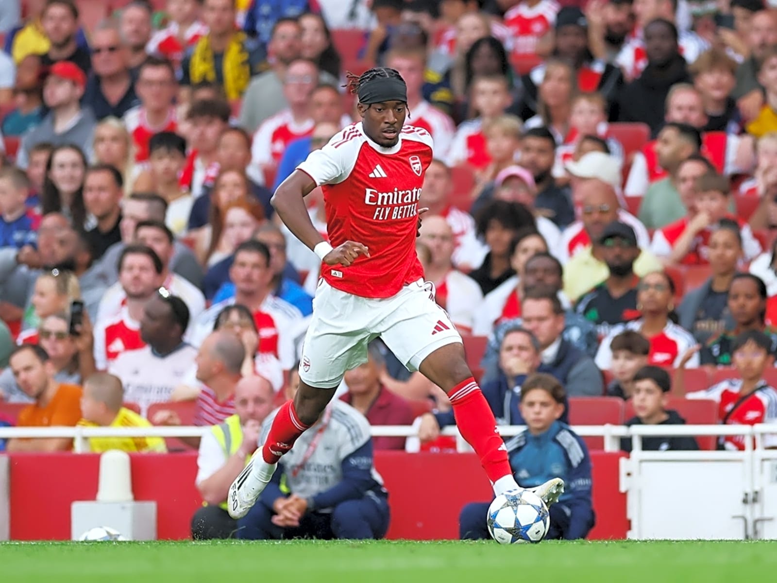 1600x1200 Opinion: Madueke Stakes Claim for Arsenal's Left Wing After Athletic Club Win