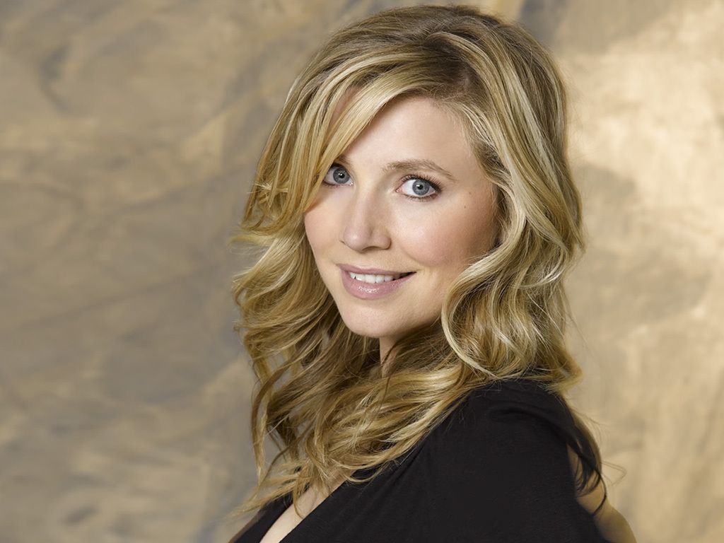 1024x768 Sarah Chalke Joins Fox's 'Backstrom'