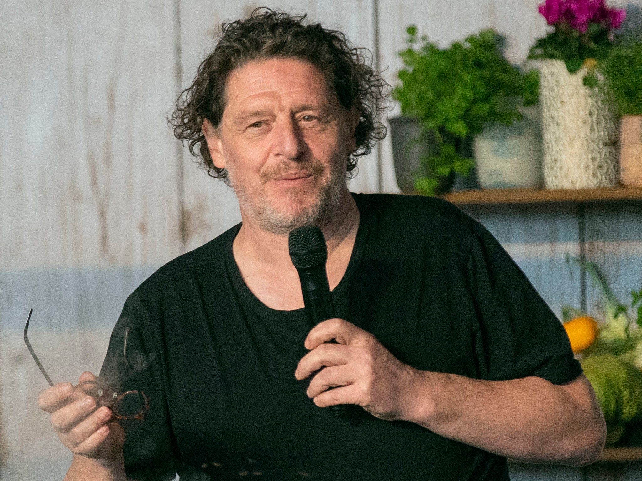 2048x1536 Marco Pierre White passionately defends chefs using microwaves