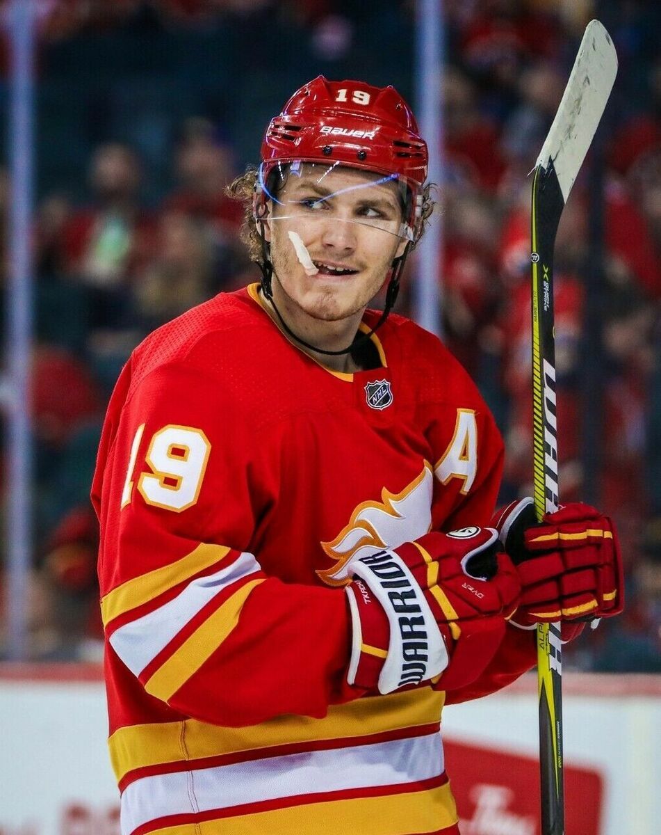 951x1200 Matthew Tkachuk Calgary Flames UNSIGNED 8x10 Photo (A)