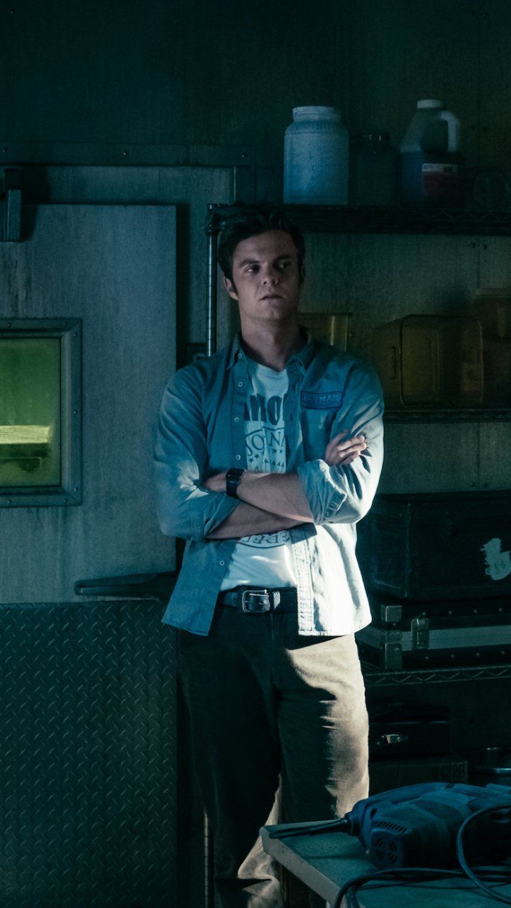 720x1280 Jack Quaid Wallpaper