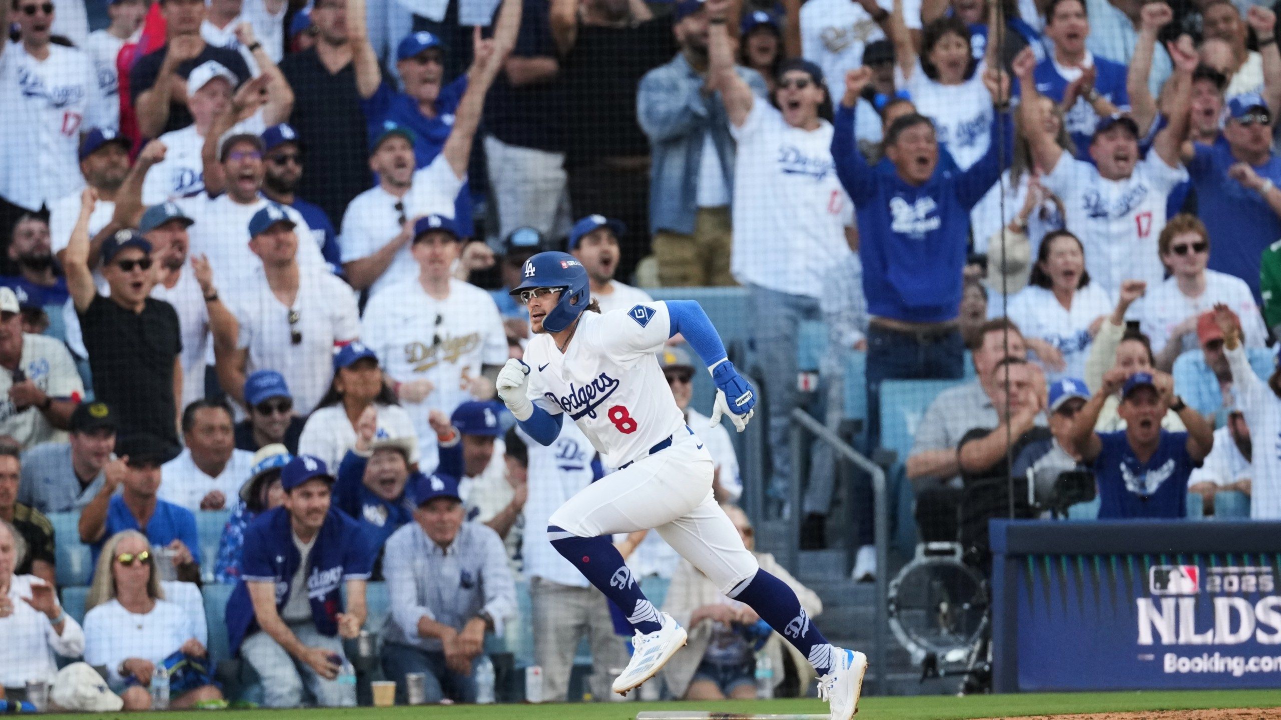 2560x1440 Dodgers rolling in defense of World Series title after closing out Phillies to reach NLCS