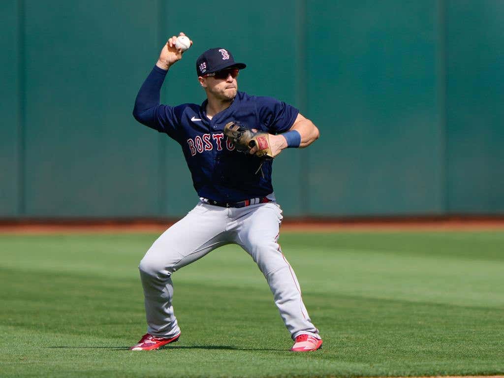 1024x768 Kiké Hernández continues defensive hot streak with robbed home run (Video).5 The Sports Hub's Home For Sports
