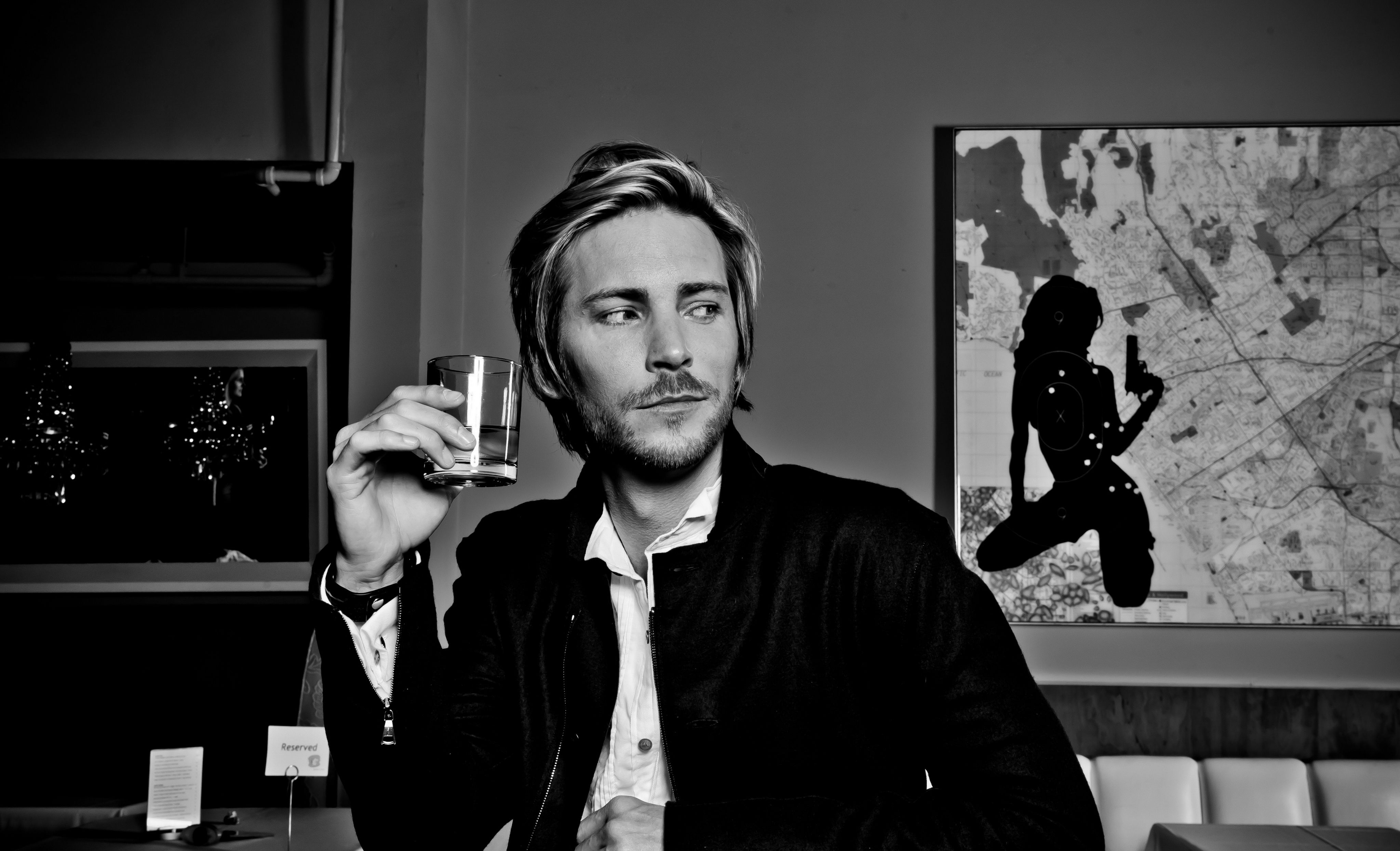 4096x2489 Troy Baker Wallpaper