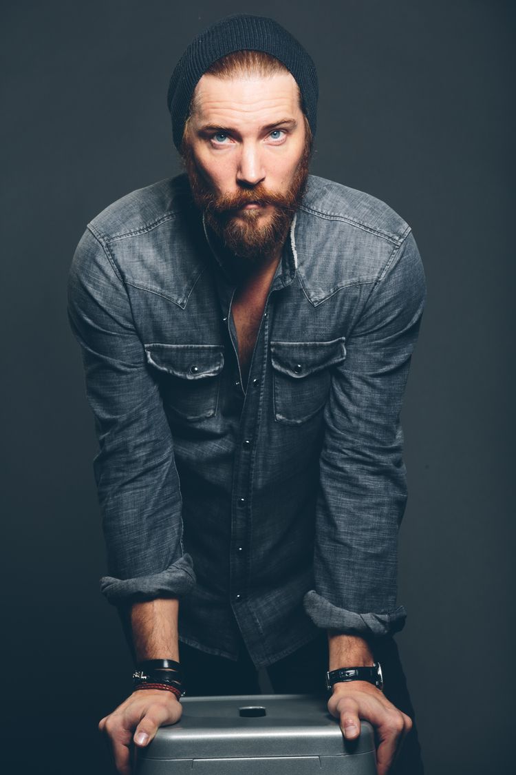 750x1125 Troy Baker Wallpaper