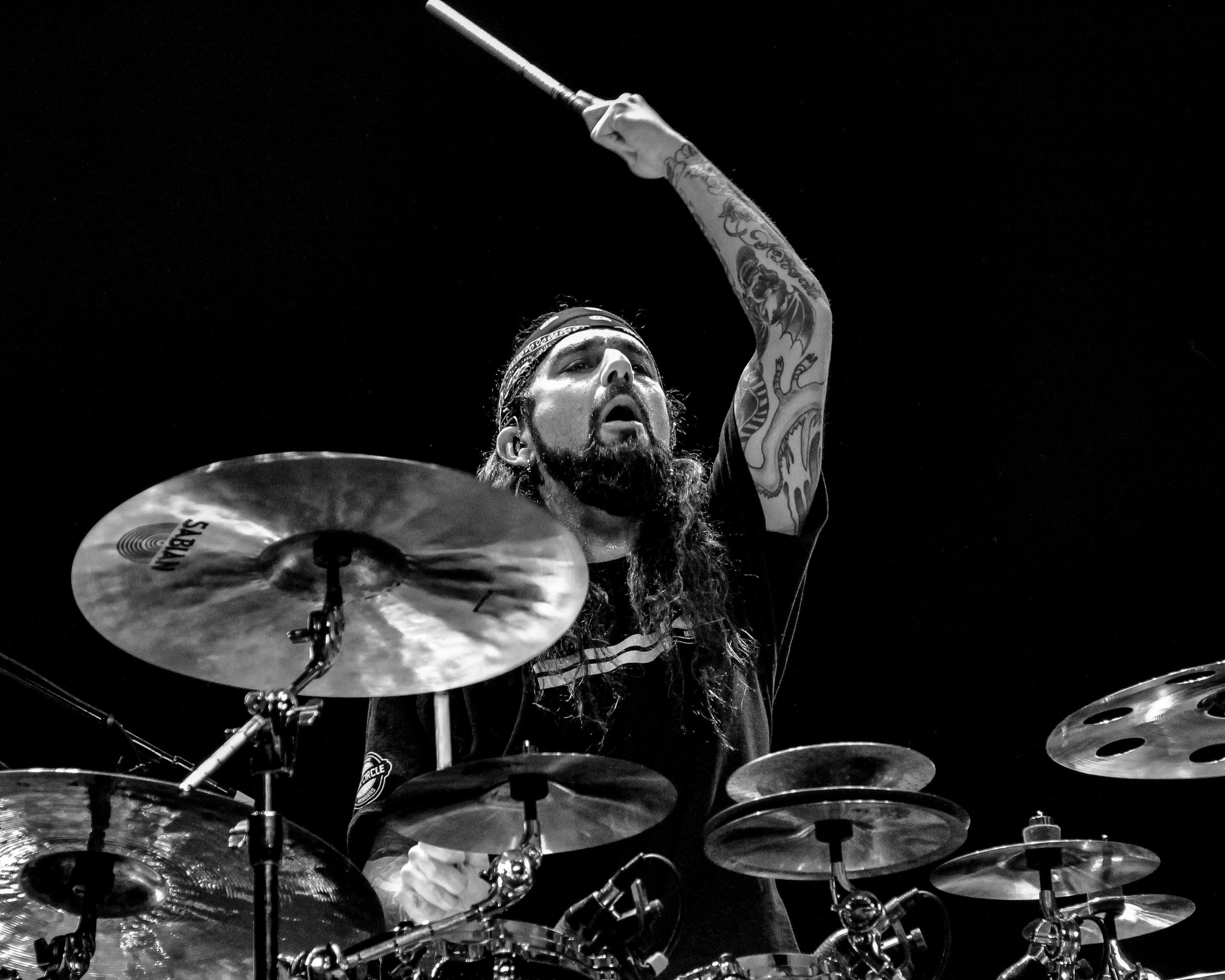 2560x2048 How Many Songs Has Mike Portnoy Covered Throughout His Career?