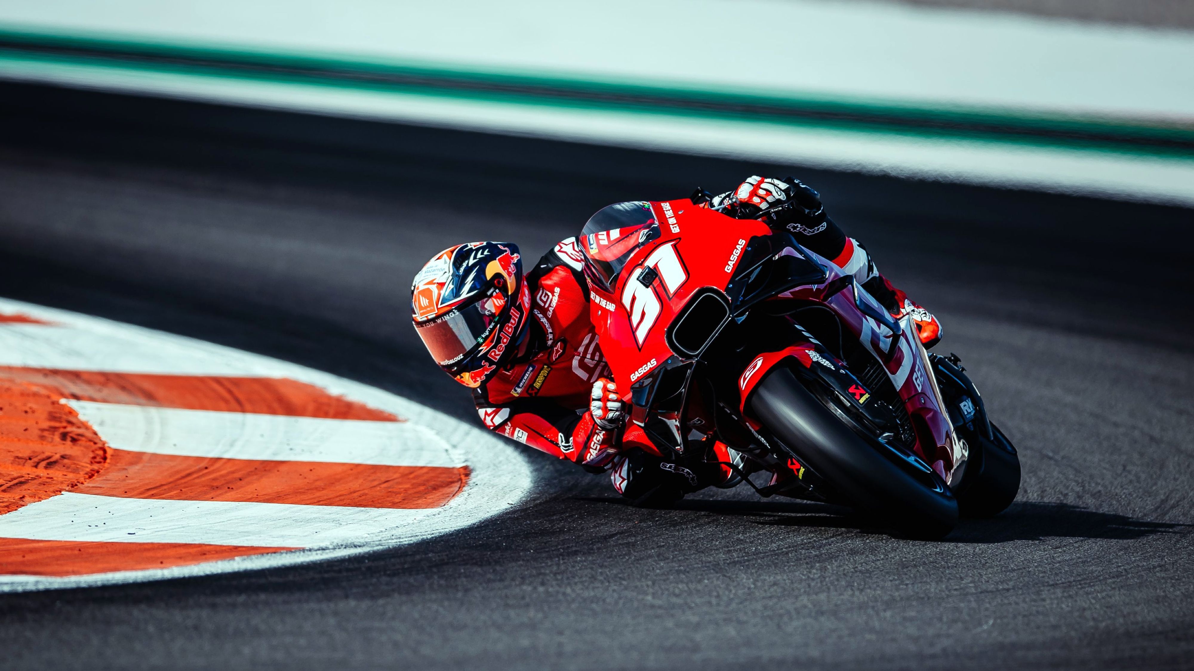 4000x2250 ACOSTA MAKES IMPRESSIVE MOTOGP™ DEBUTS IN VALENCIA, FERNANDEZ ROLLS ON WITH 2024 TESTING PLAN