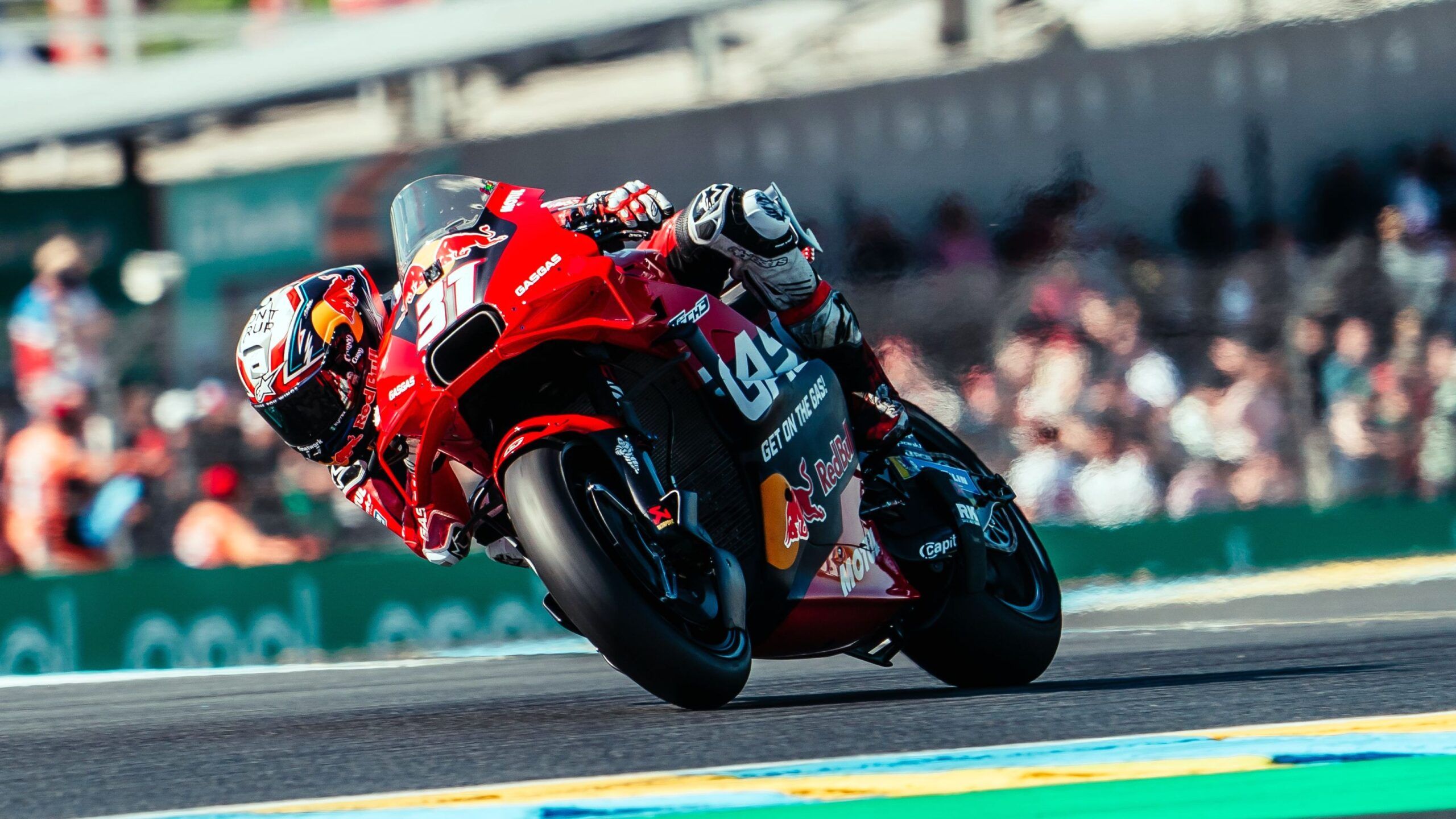 2560x1440 MotoGP management worries Acosta in Catalonia