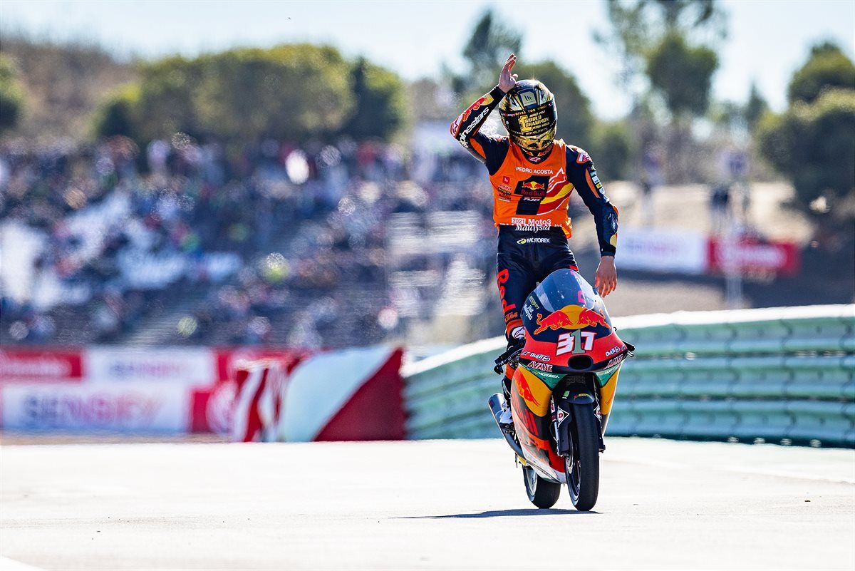 1200x801 Pedro Acosta lifts 2021 Moto3™ world championship