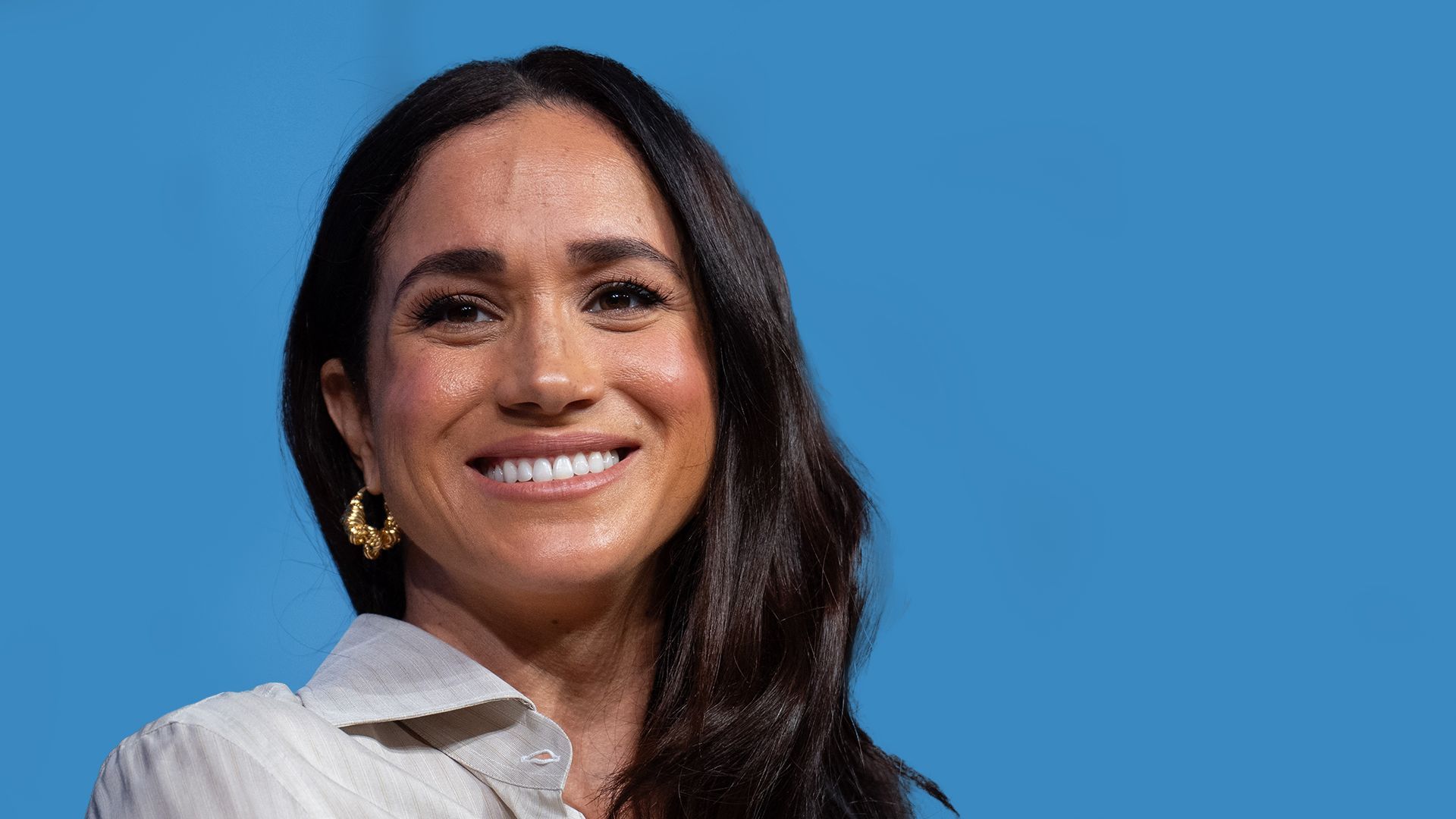 1920x1080 Meghan Markle Is the Picture of Spring in a Sheer Floral Dress