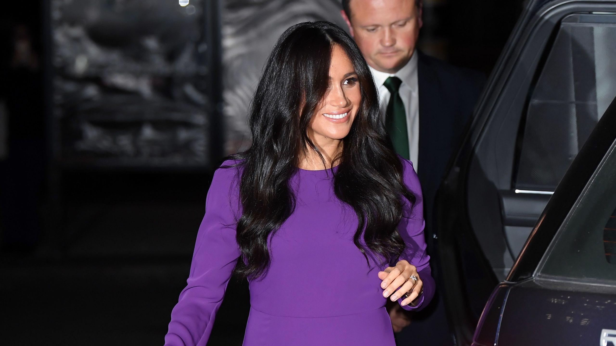 2560x1440 Meghan Markle's Affordable Dress Makes the Case for Bold Fall Color
