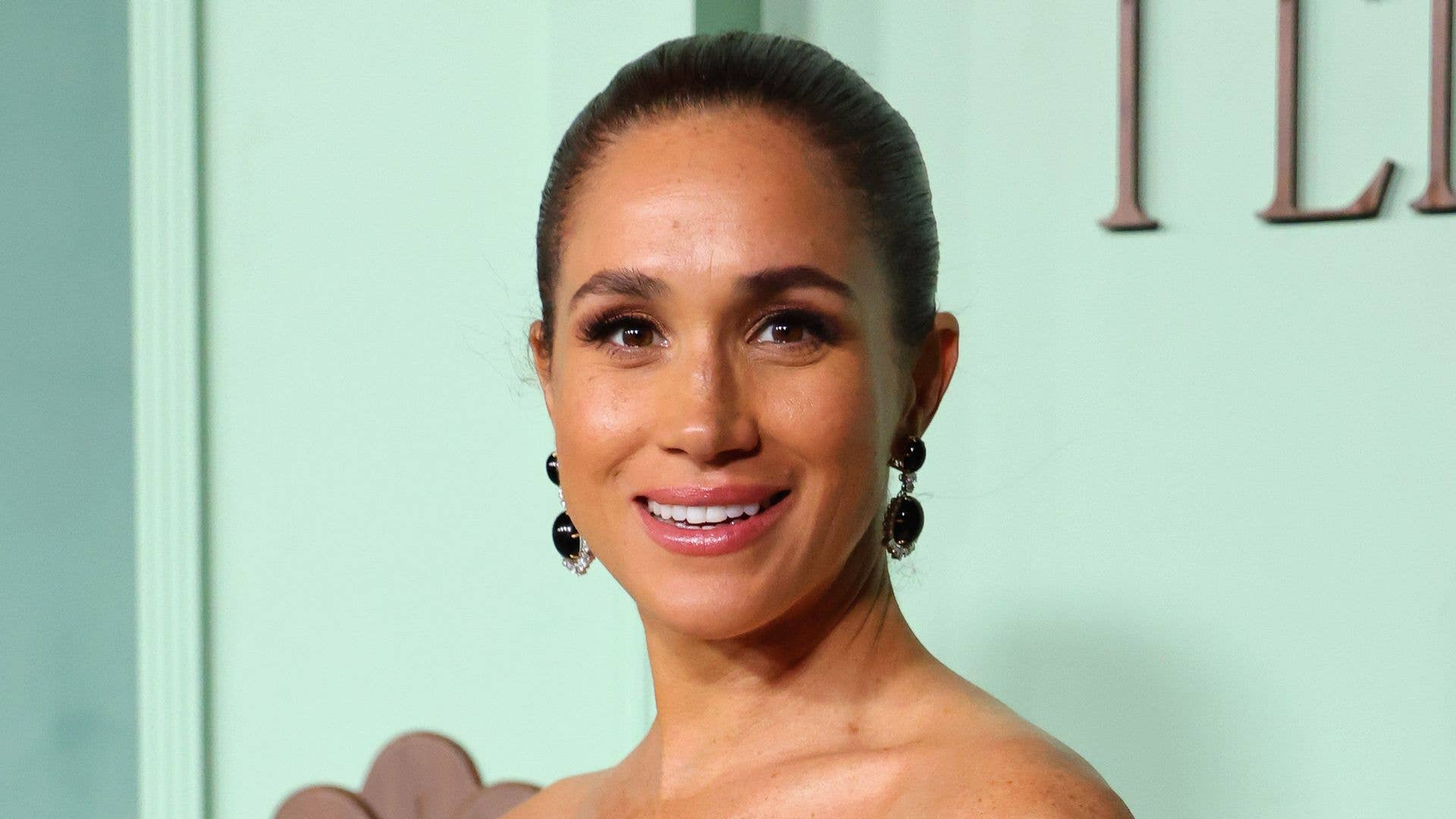 1920x1080 Meghan Markle's 'trendy' $190k ring has her biggest diamond to date. HELLO!
