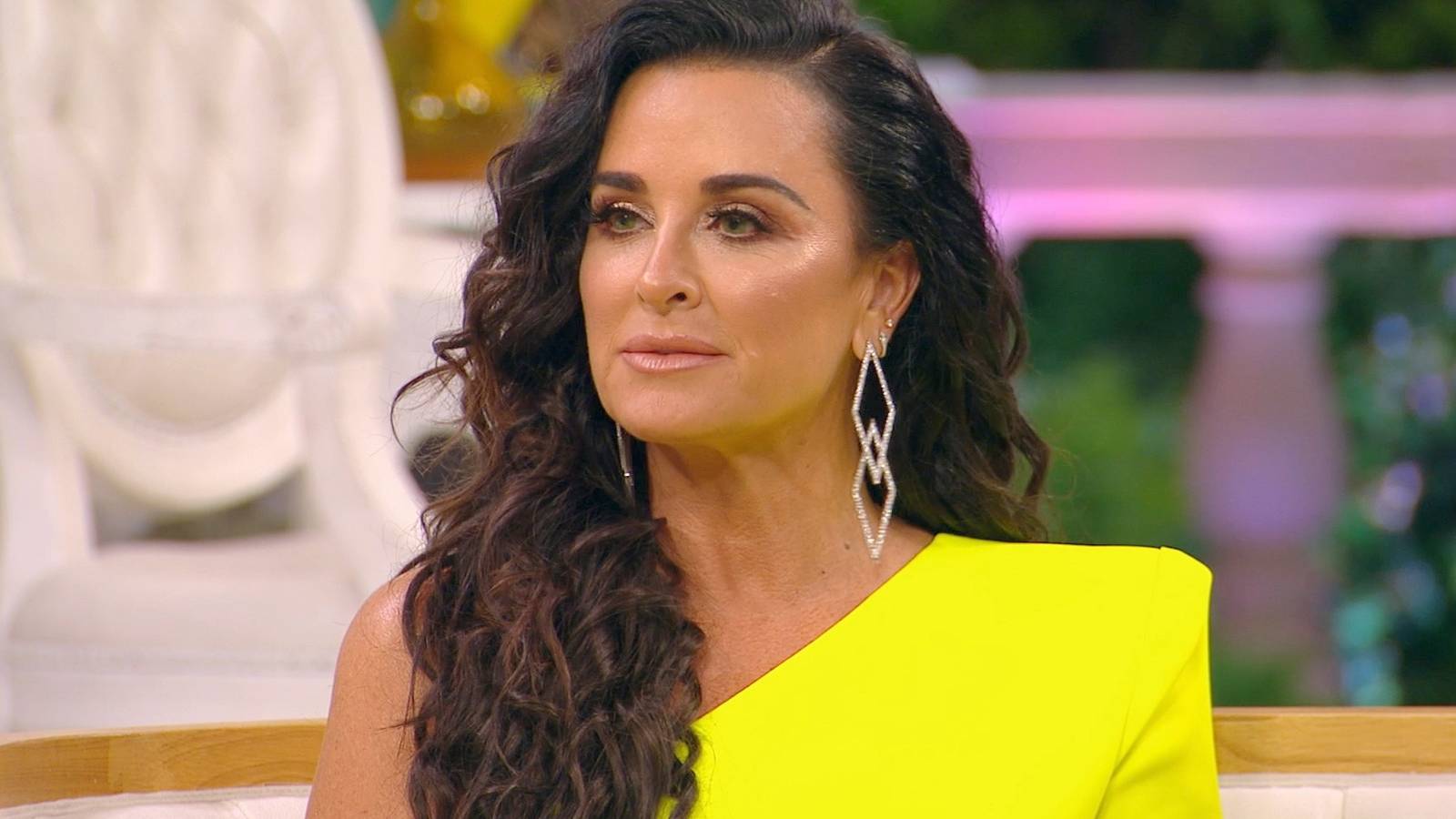 1600x900 RHOBH: Portia Receives Backlash After Kyle & Mauricio Laugh