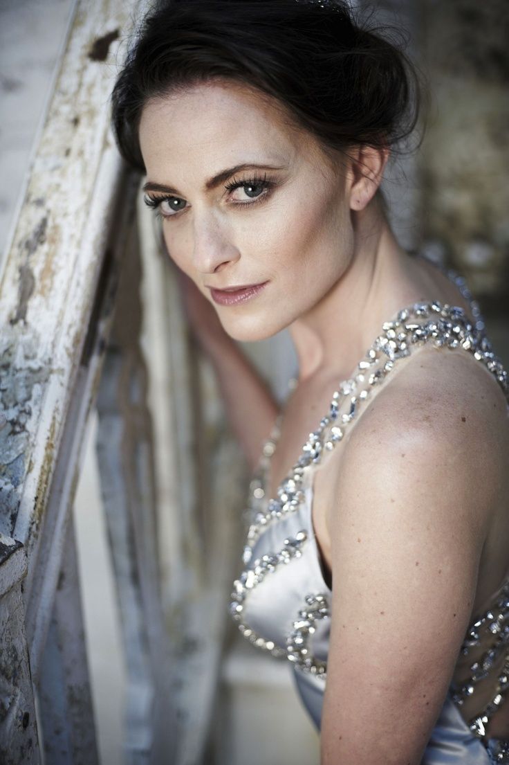736x1105 Lara Pulver